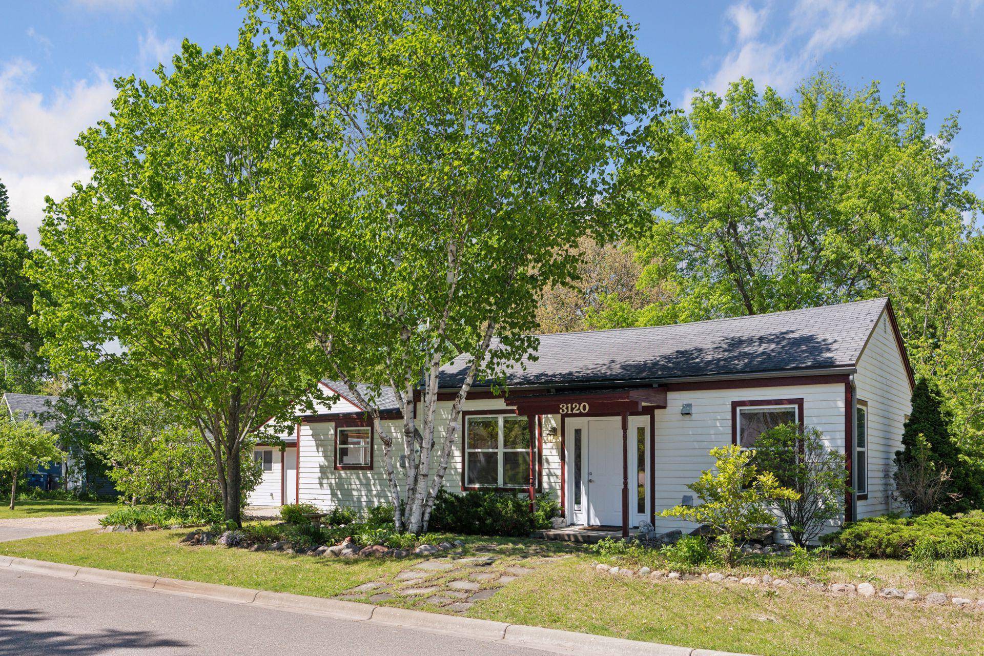 Minnetonka, MN 55391,3120 Shores BLVD