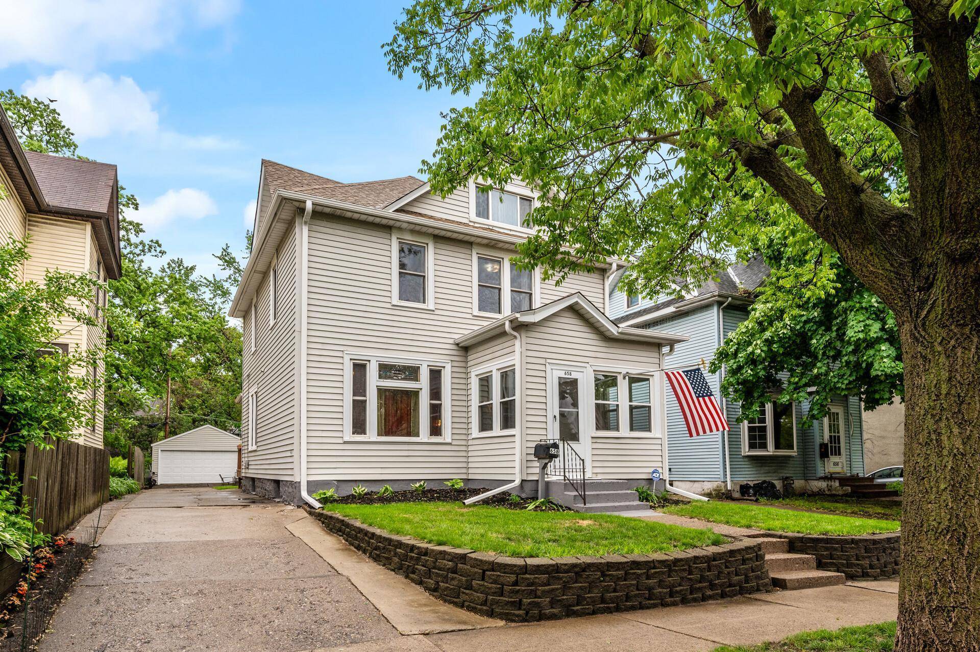 Saint Paul, MN 55106,658 Plum ST