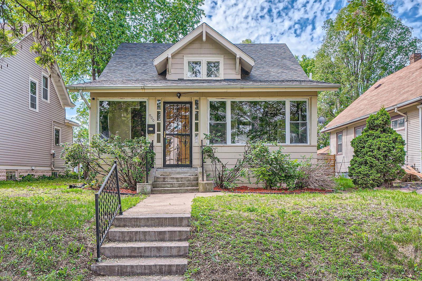 Saint Paul, MN 55104,900 Charles AVE