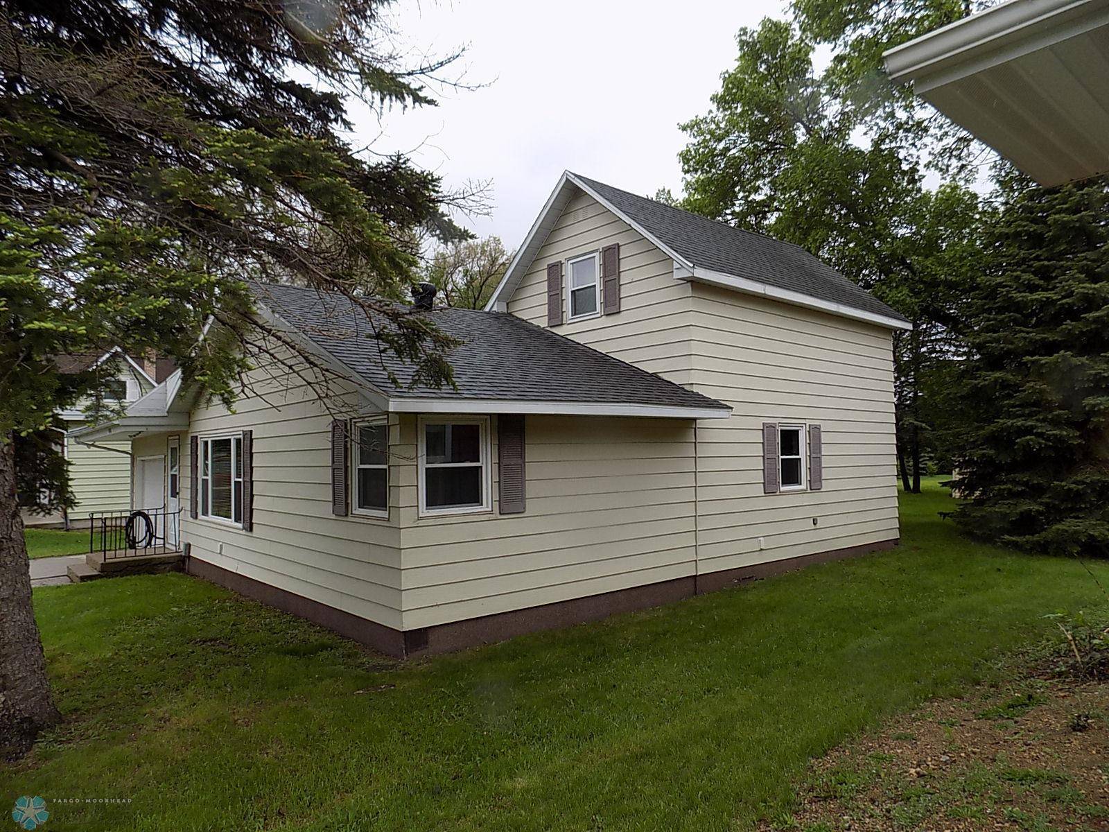Hankinson, ND 58041,414 4th AVE SW