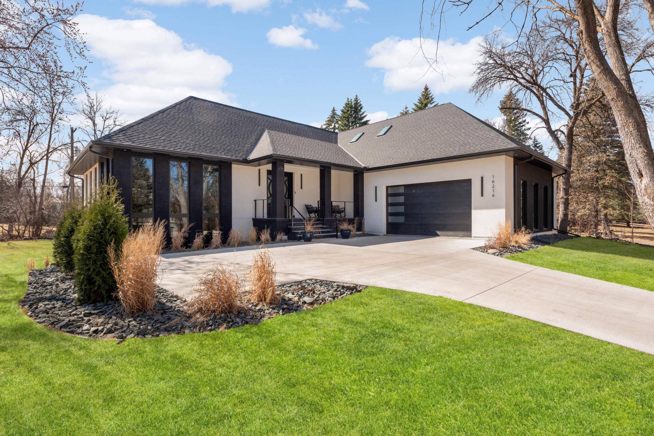 Minnetonka, MN 55391,16216 Gleason Lake RD