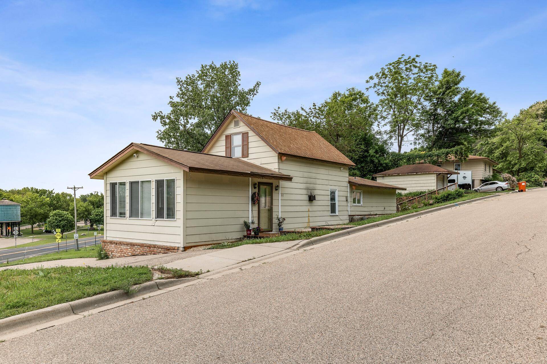 Carver, MN 55315,317 6th ST E