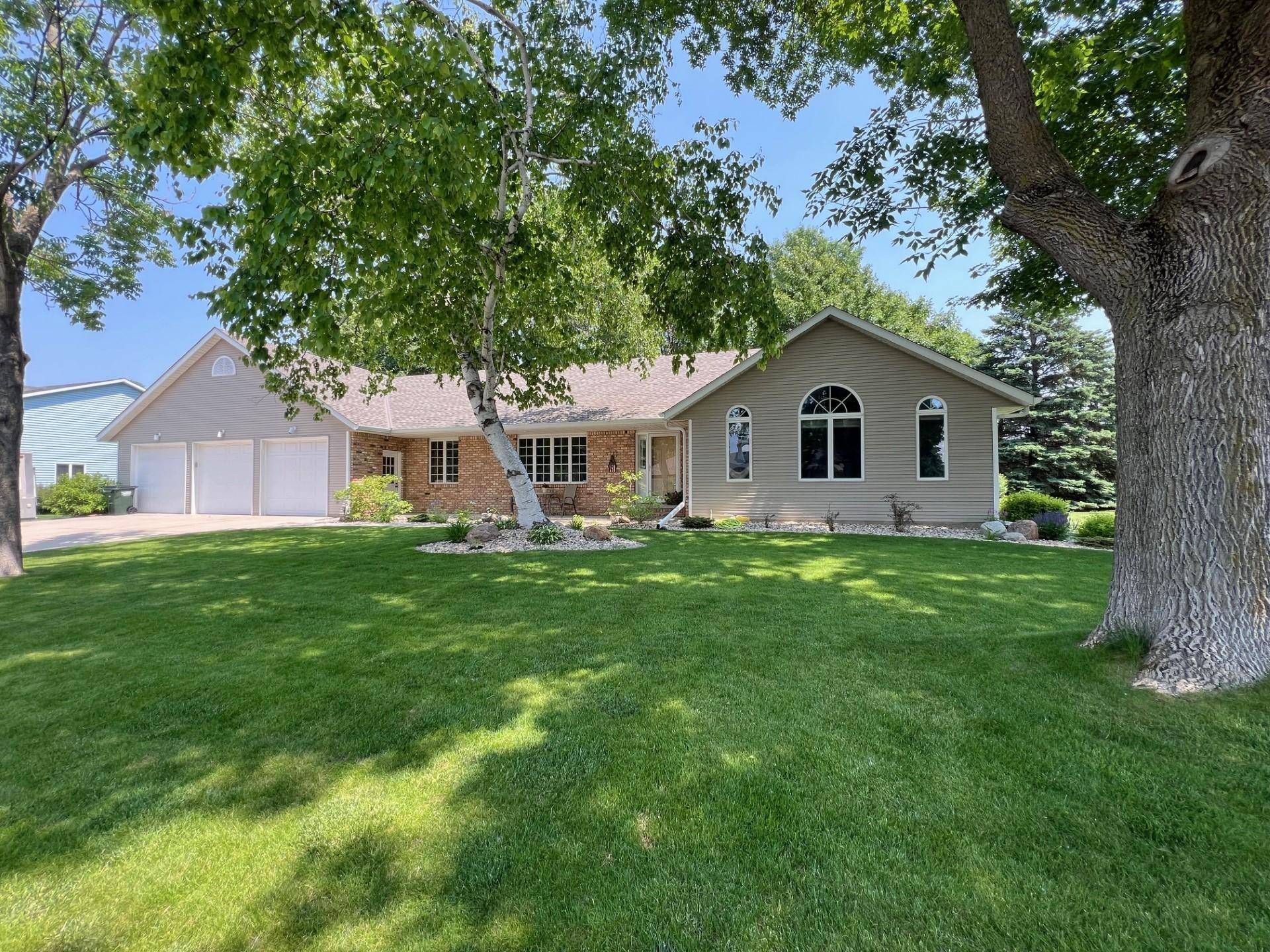 Willmar, MN 56201,1715 Hansen DR SW