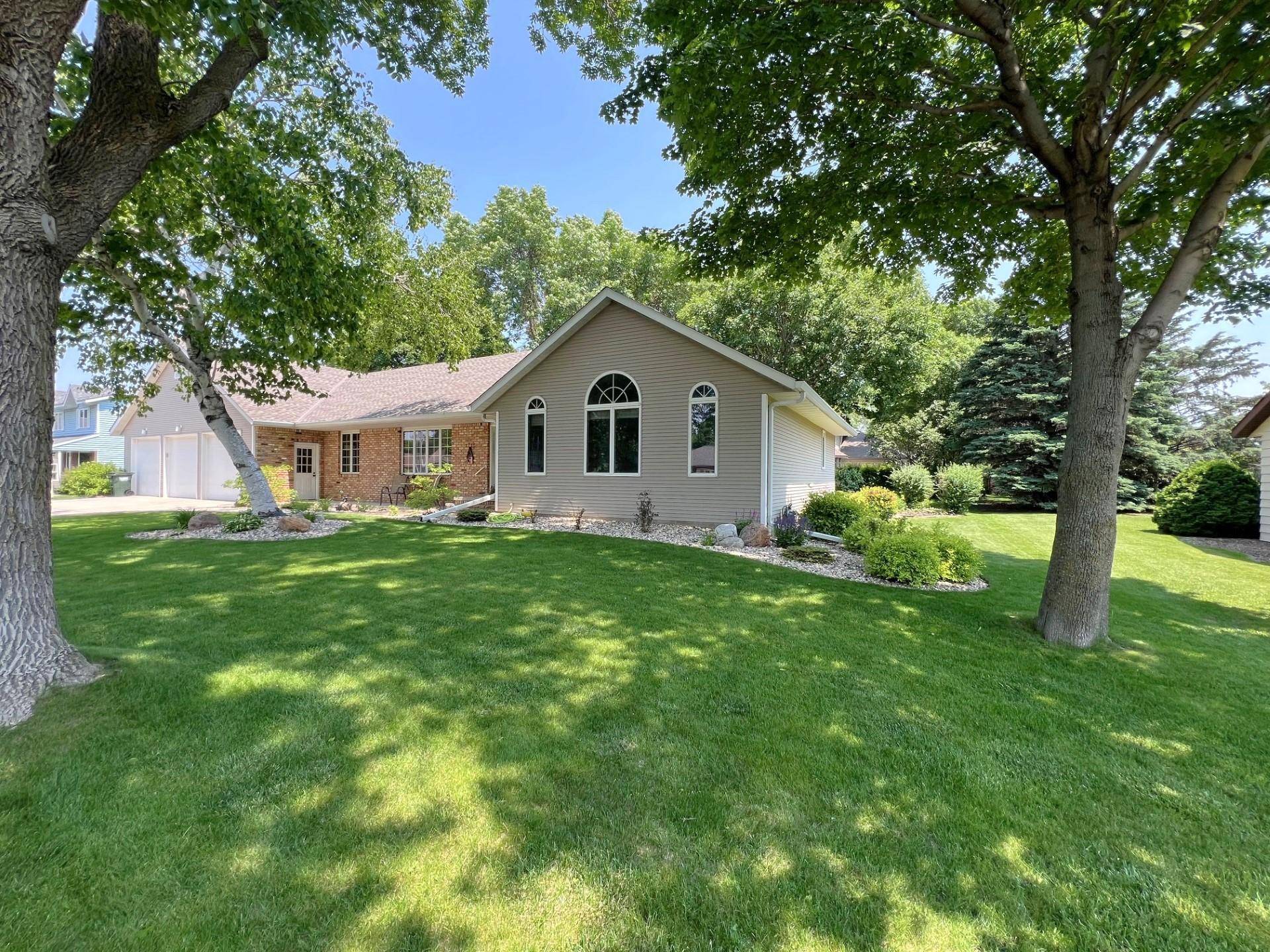 Willmar, MN 56201,1715 Hansen DR SW