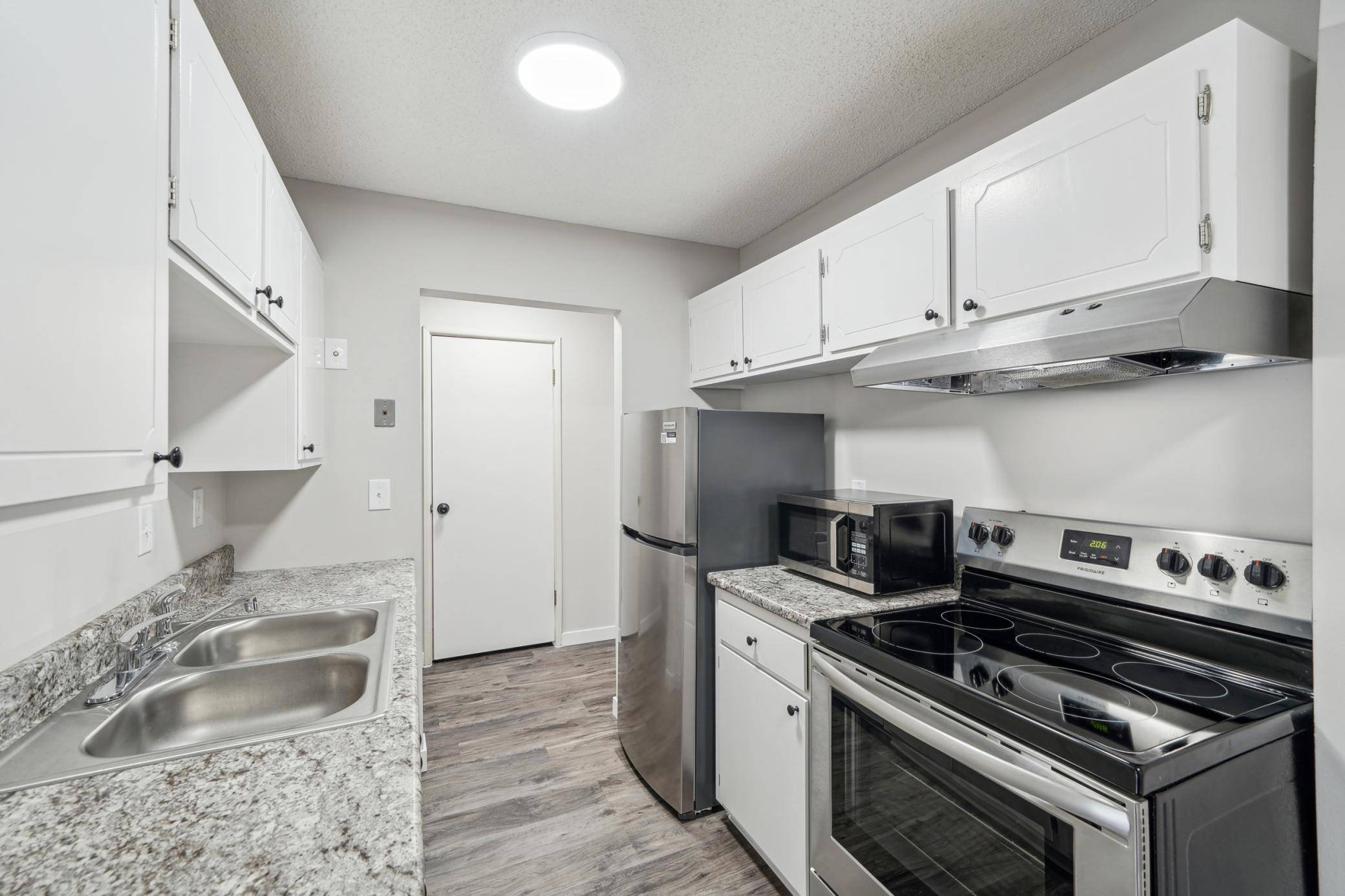 Edina, MN 55435,4351 Parklawn AVE #105E