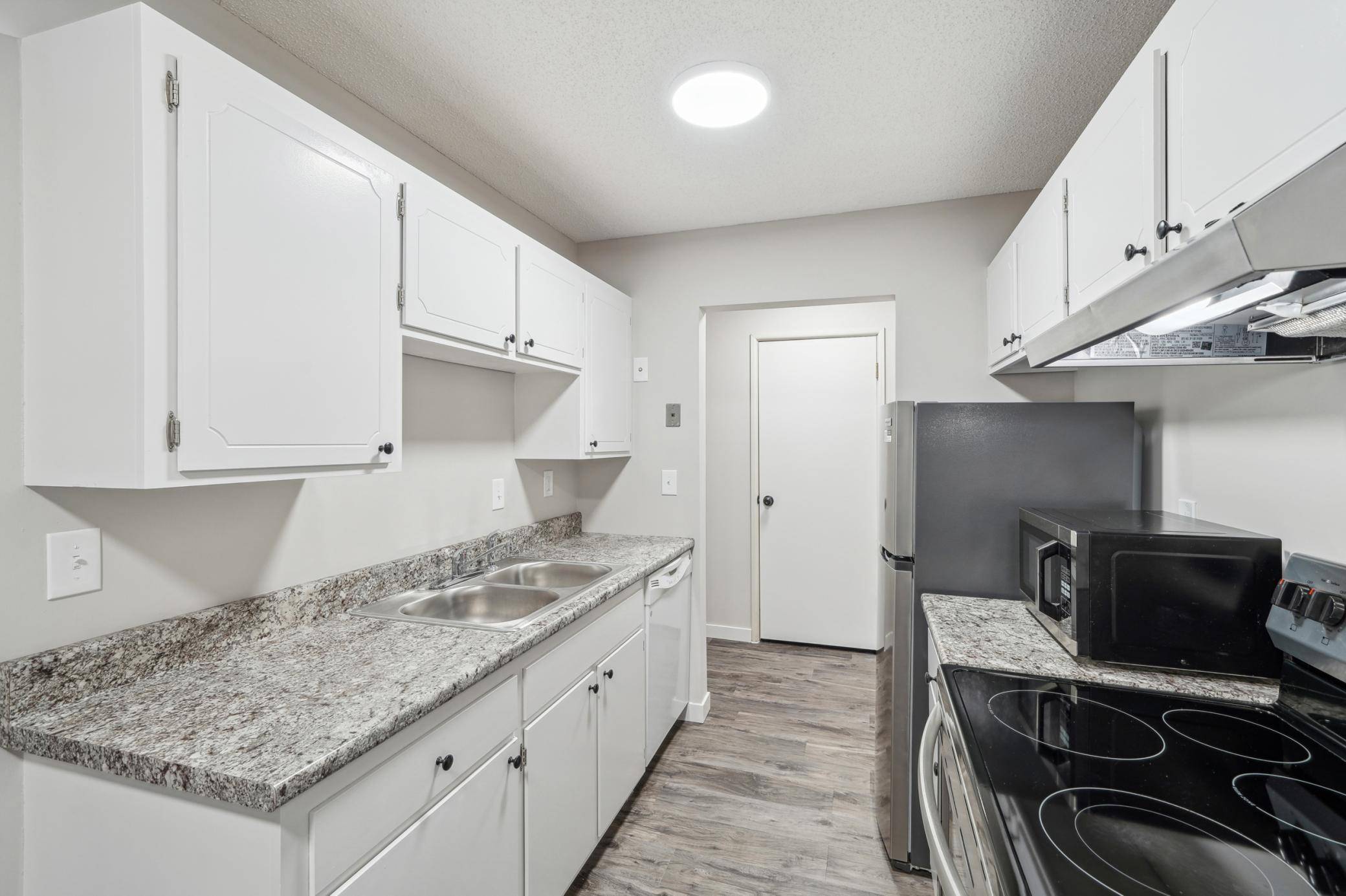 Edina, MN 55435,4351 Parklawn AVE #105E