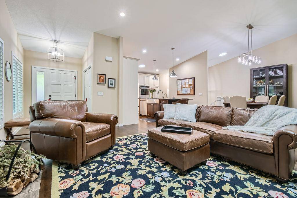 Wayzata, MN 55391,1104 Hollybrook DR