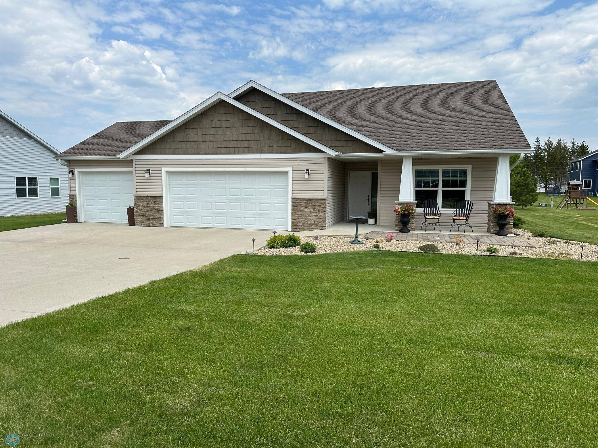 Detroit Lakes, MN 56501,879 Longview DR