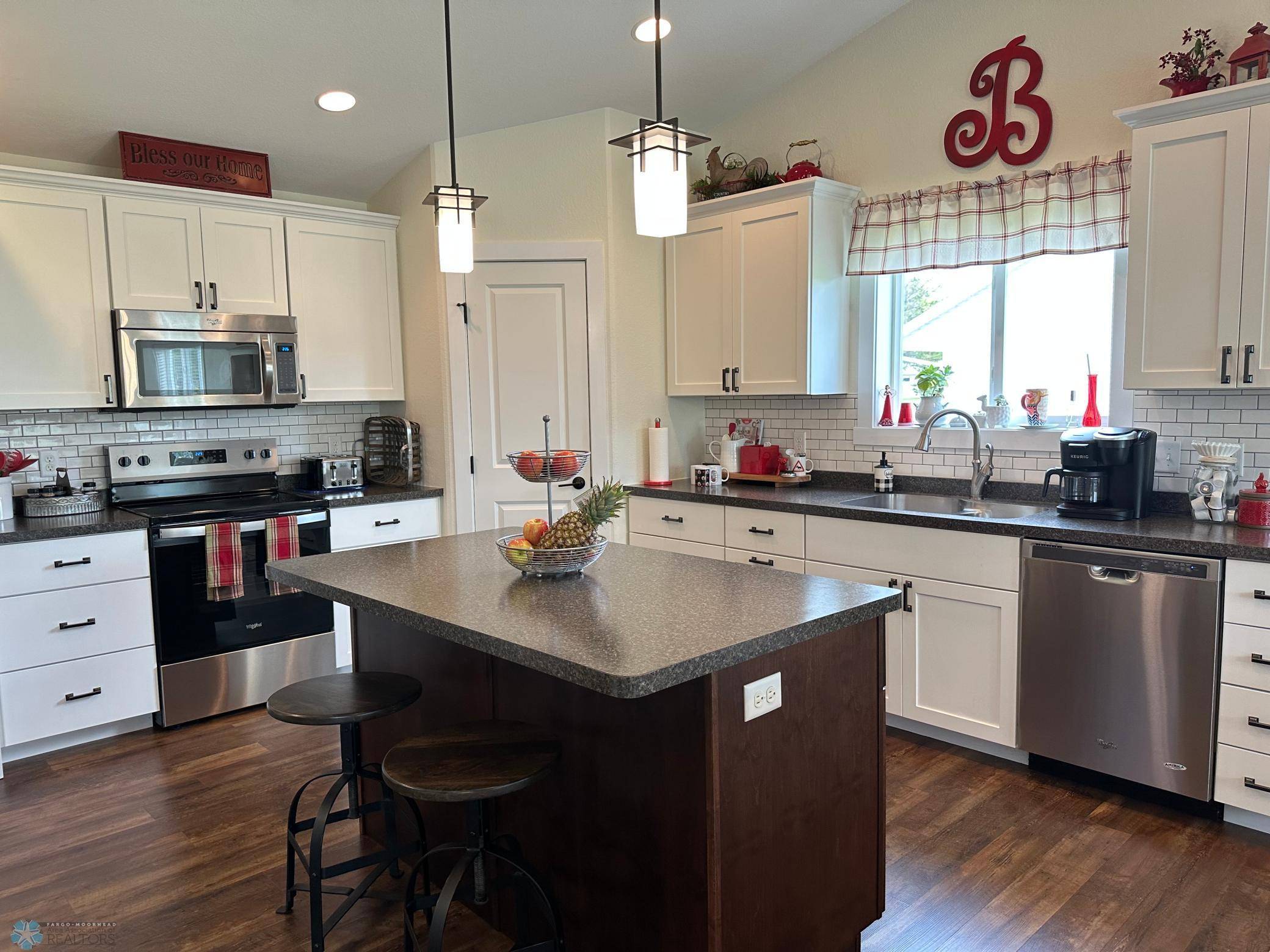 Detroit Lakes, MN 56501,879 Longview DR