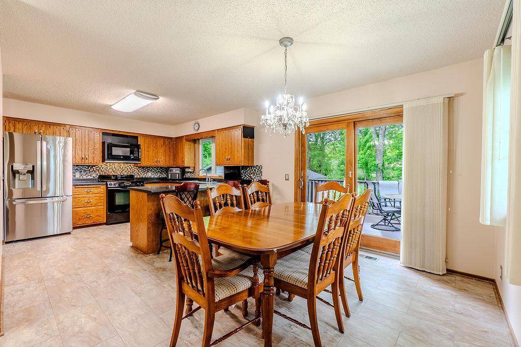 Maple Plain, MN 55359,5284 Clayton DR