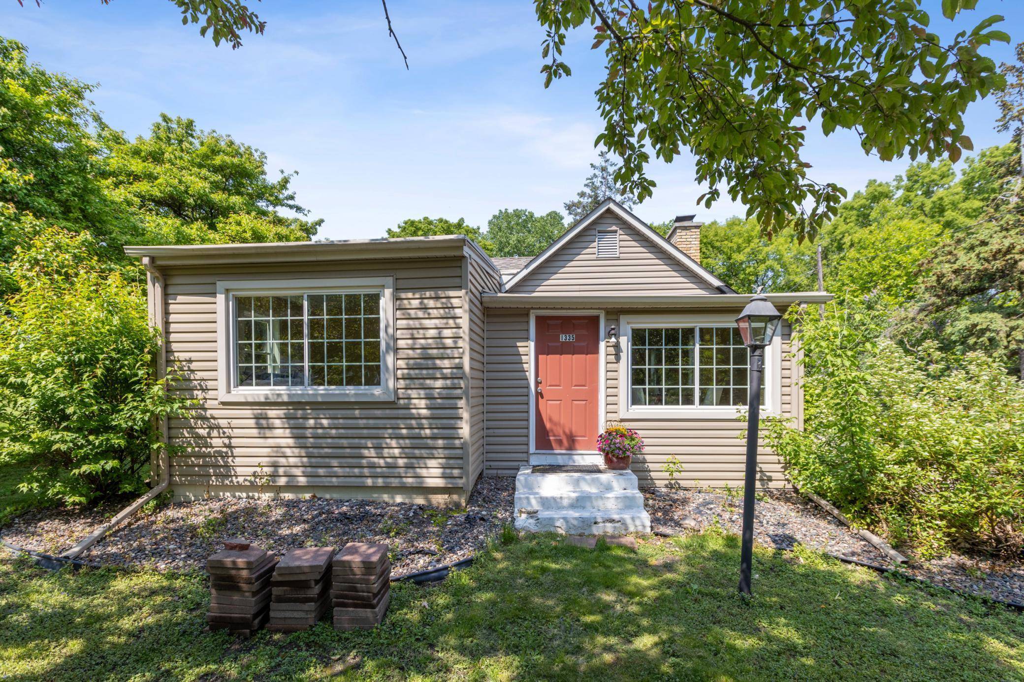 Wayzata, MN 55391,1335 Briar ST