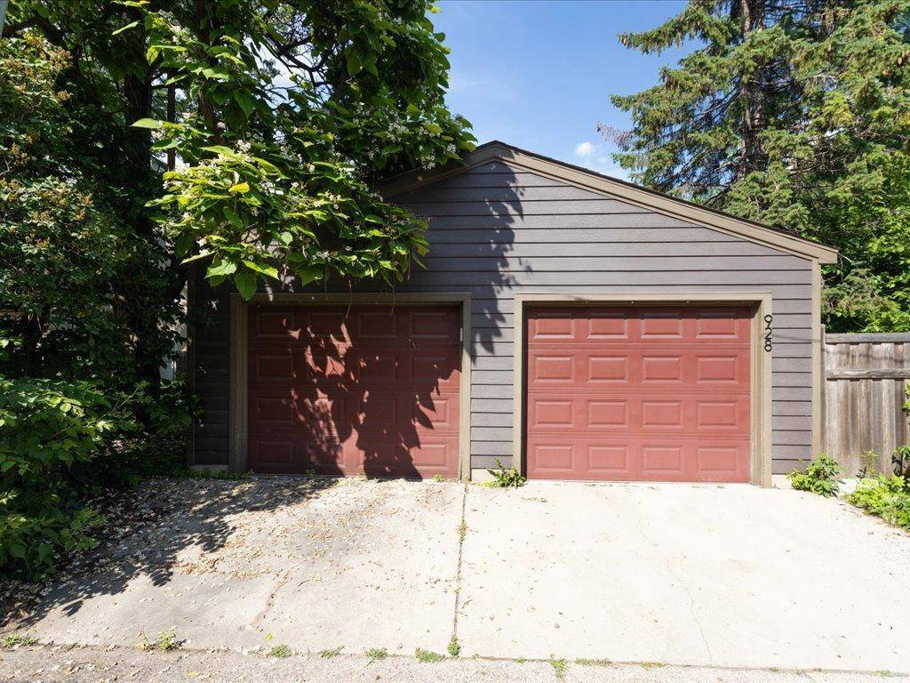 Minneapolis, MN 55406,928 Franklin TER