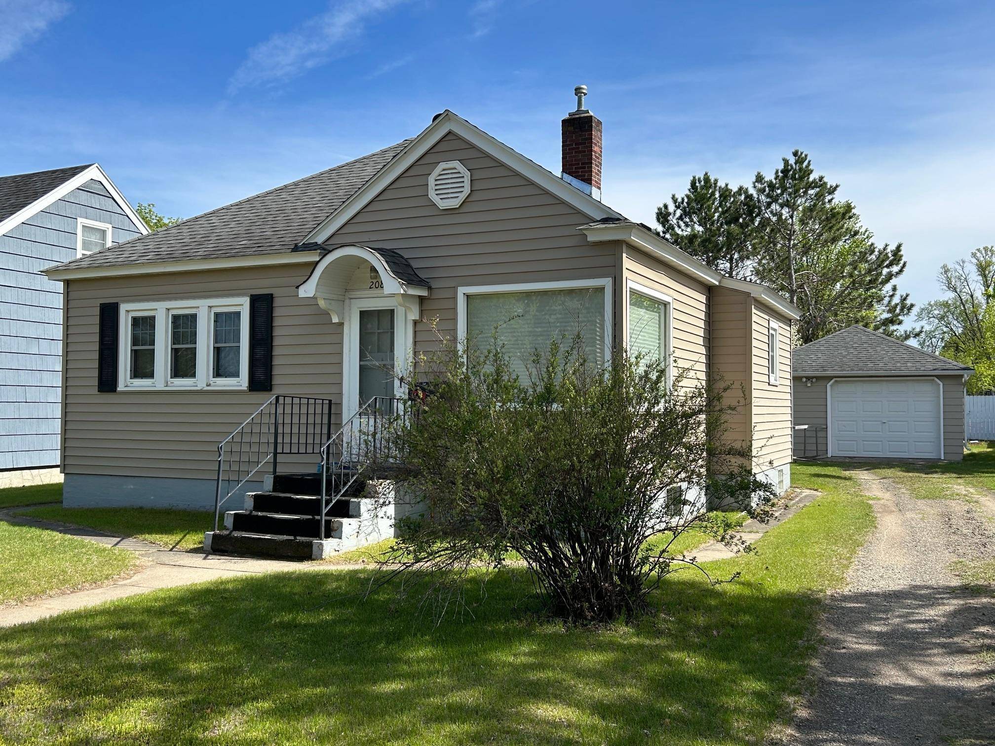Grand Rapids, MN 55744,208 SE 1st ST