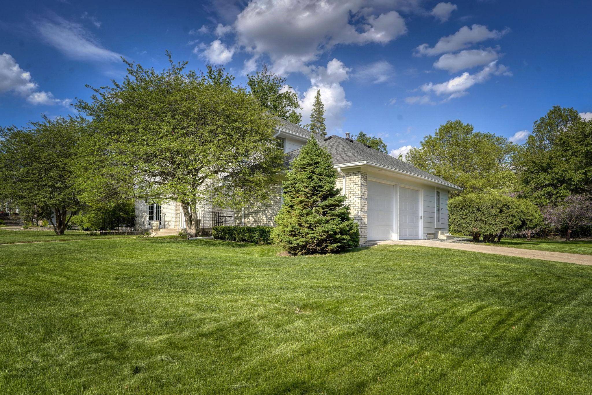 Edina, MN 55436,5721 Londonderry RD