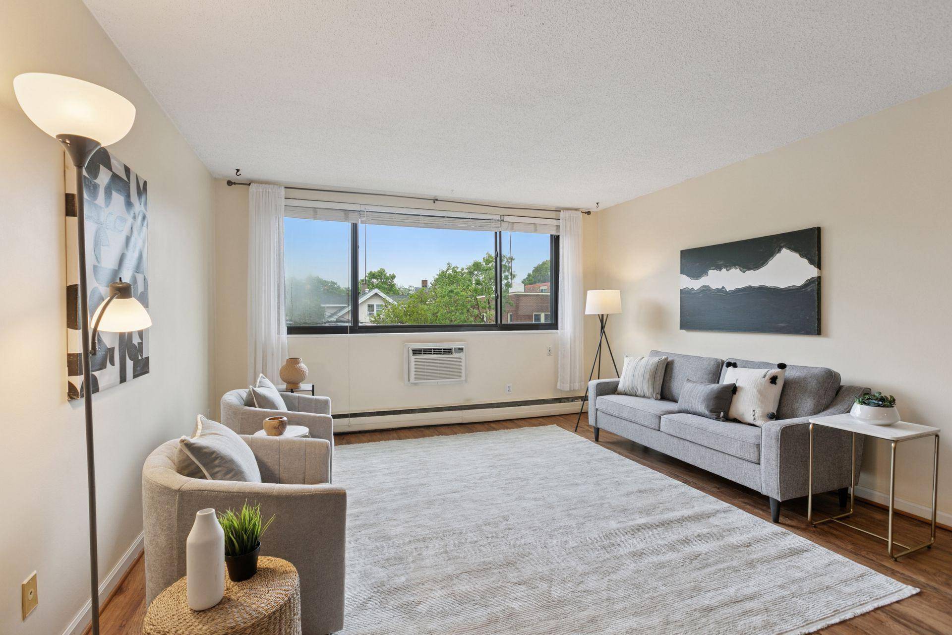 Minneapolis, MN 55403,1912 Dupont AVE S #302