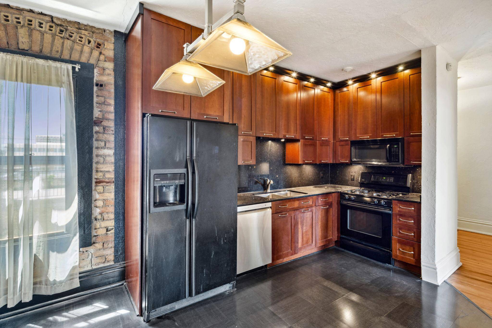 Minneapolis, MN 55403,11 S 12th #402