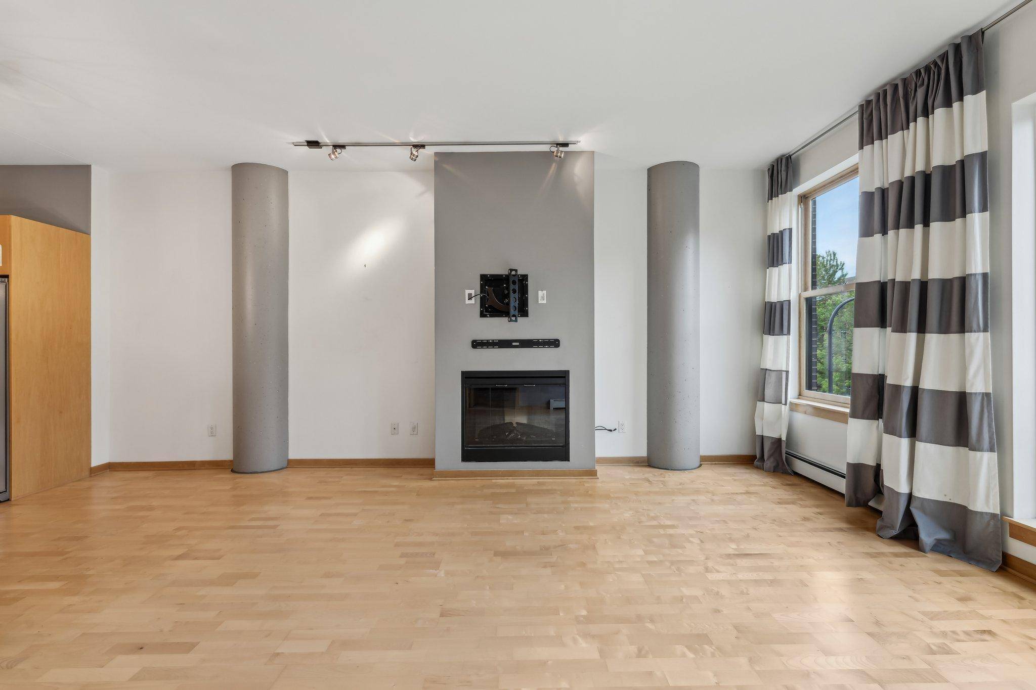 Minneapolis, MN 55401,401 2nd ST N #220