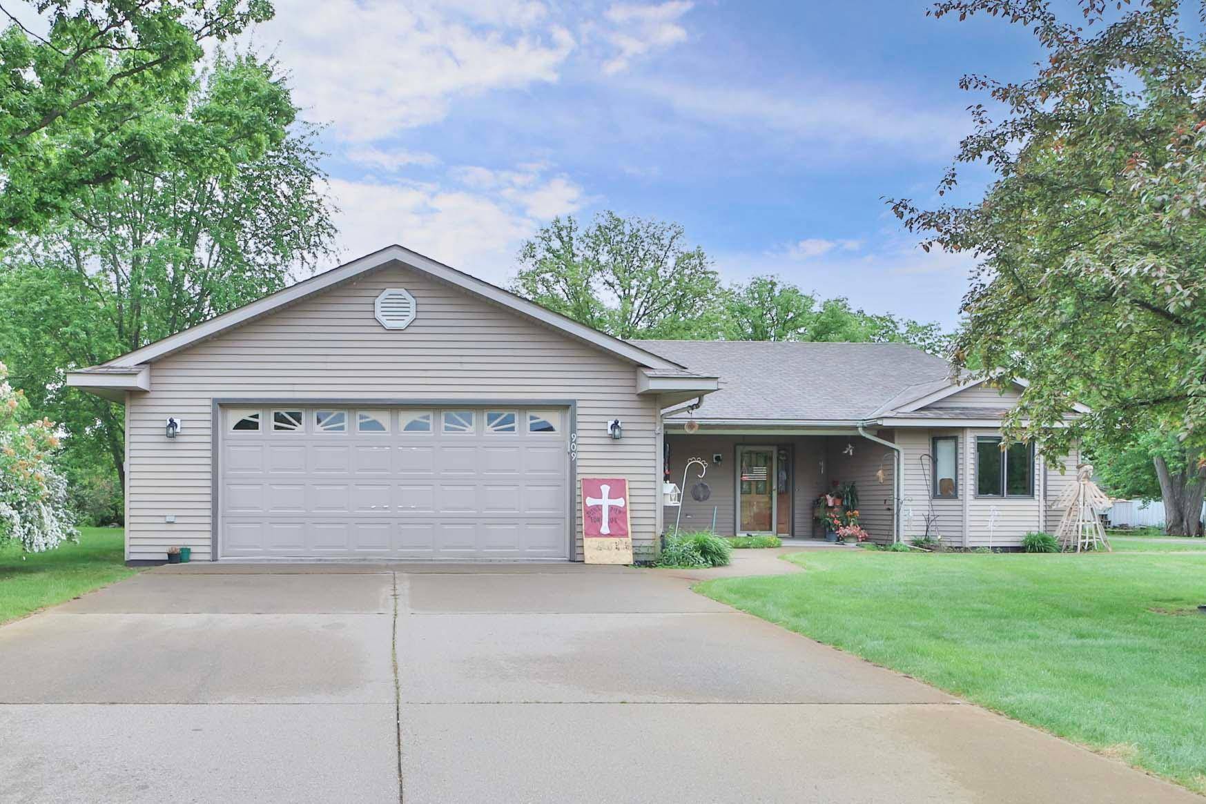 Little Falls, MN 56345,909 Lilac LN