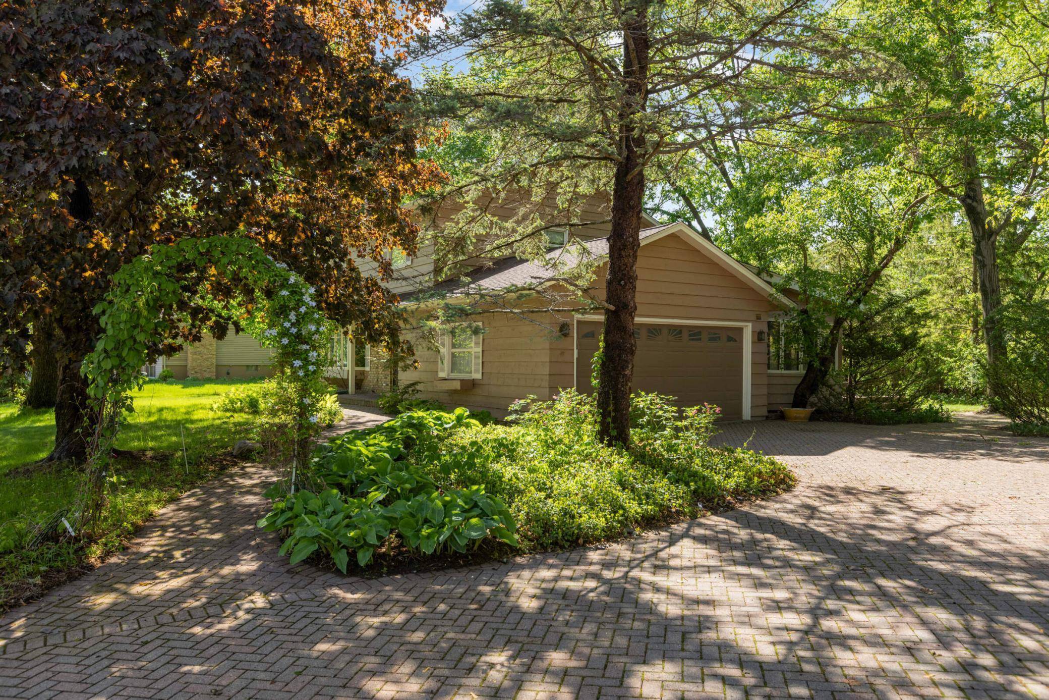 Minnetonka, MN 55345,15423 Boulder Creek DR