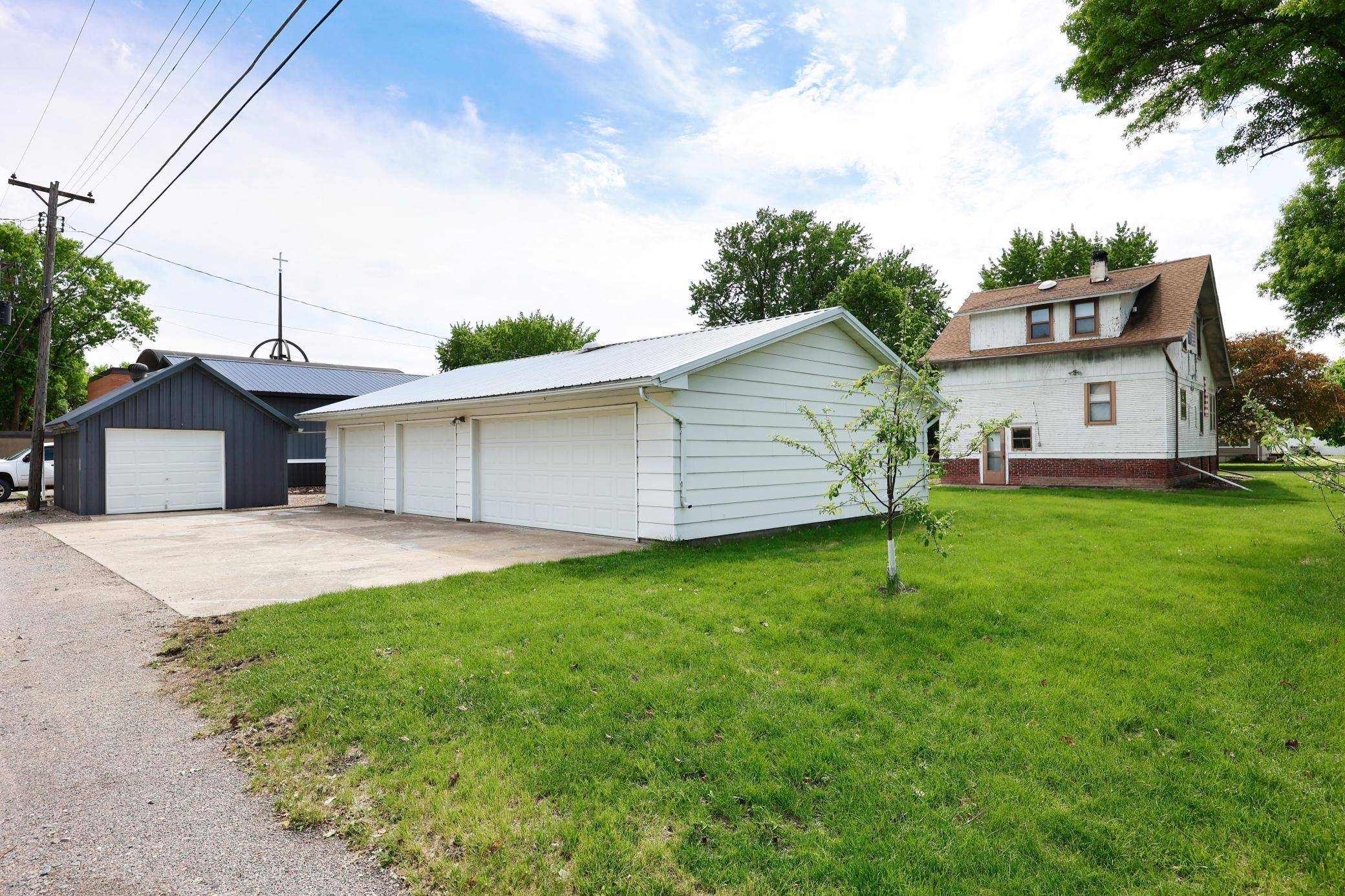 Bird Island, MN 55310,411 S 6th ST