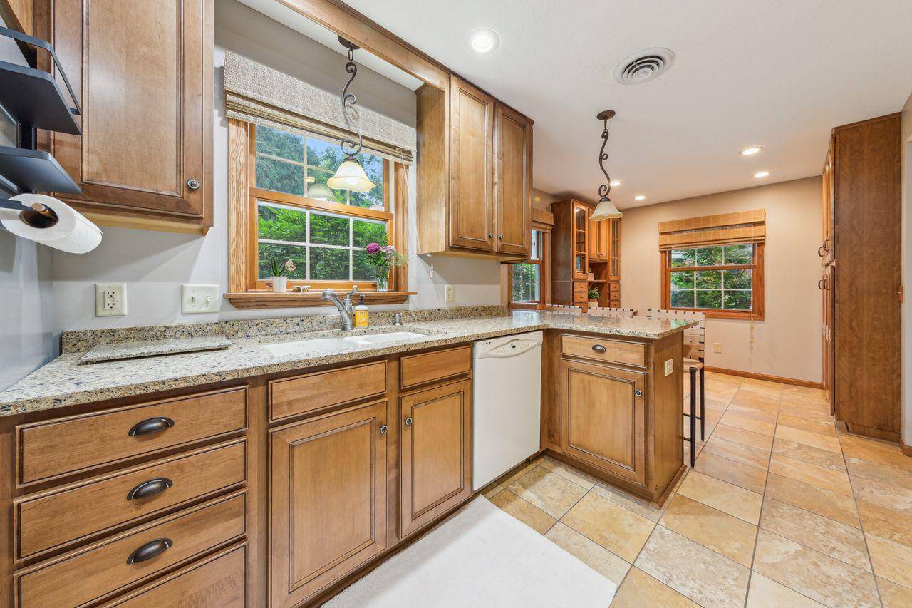 Minnetonka, MN 55343,5241 Silver Maple CIR