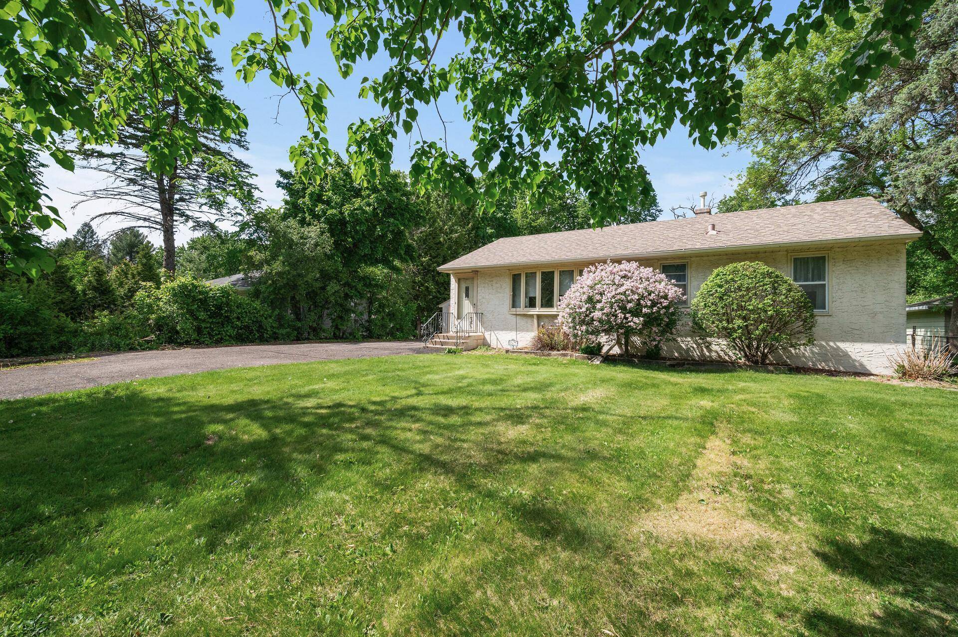 Maplewood, MN 55119,2577 Mayer LN E