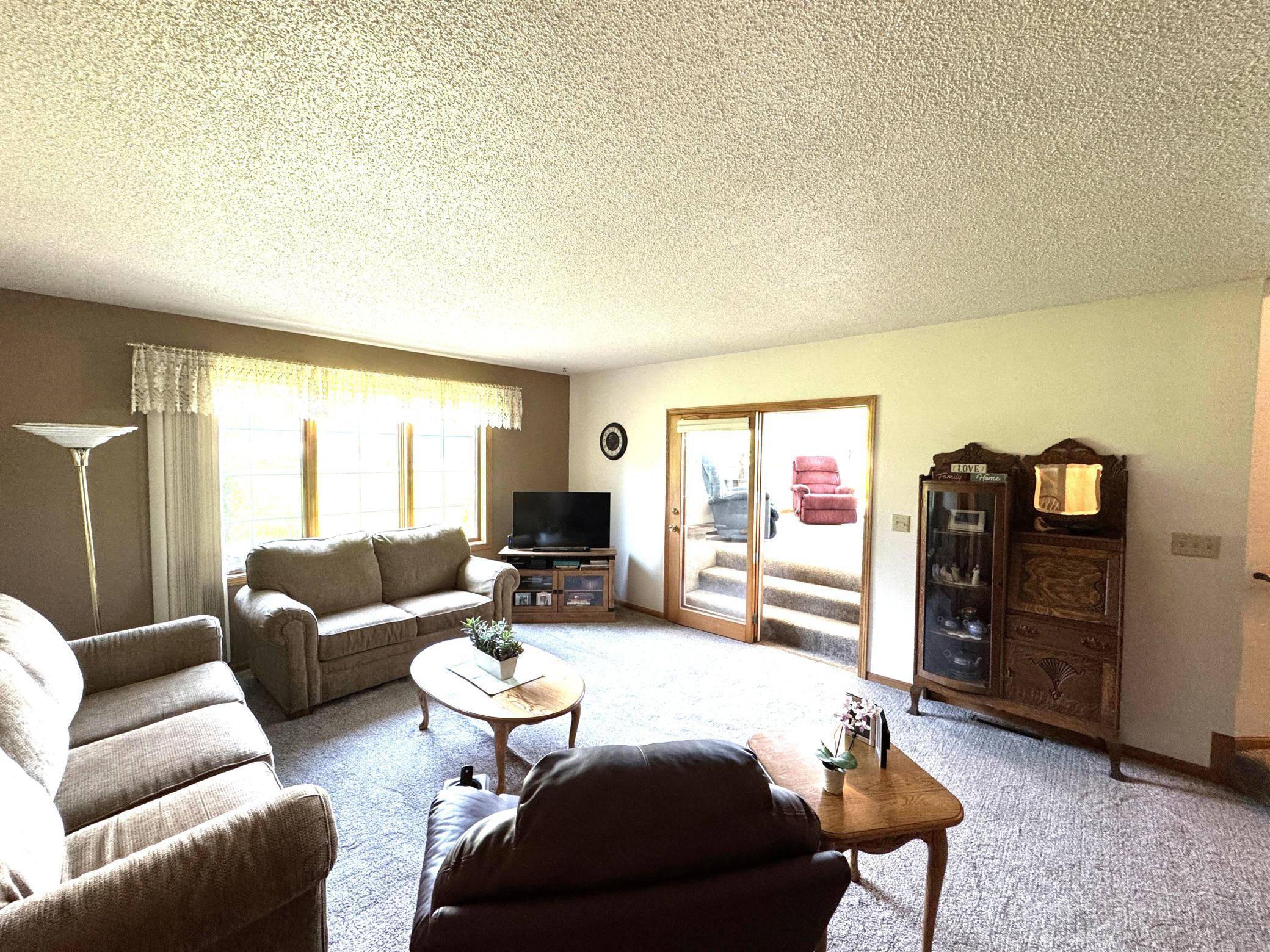 Marshall, MN 56258,1102 Travis RD