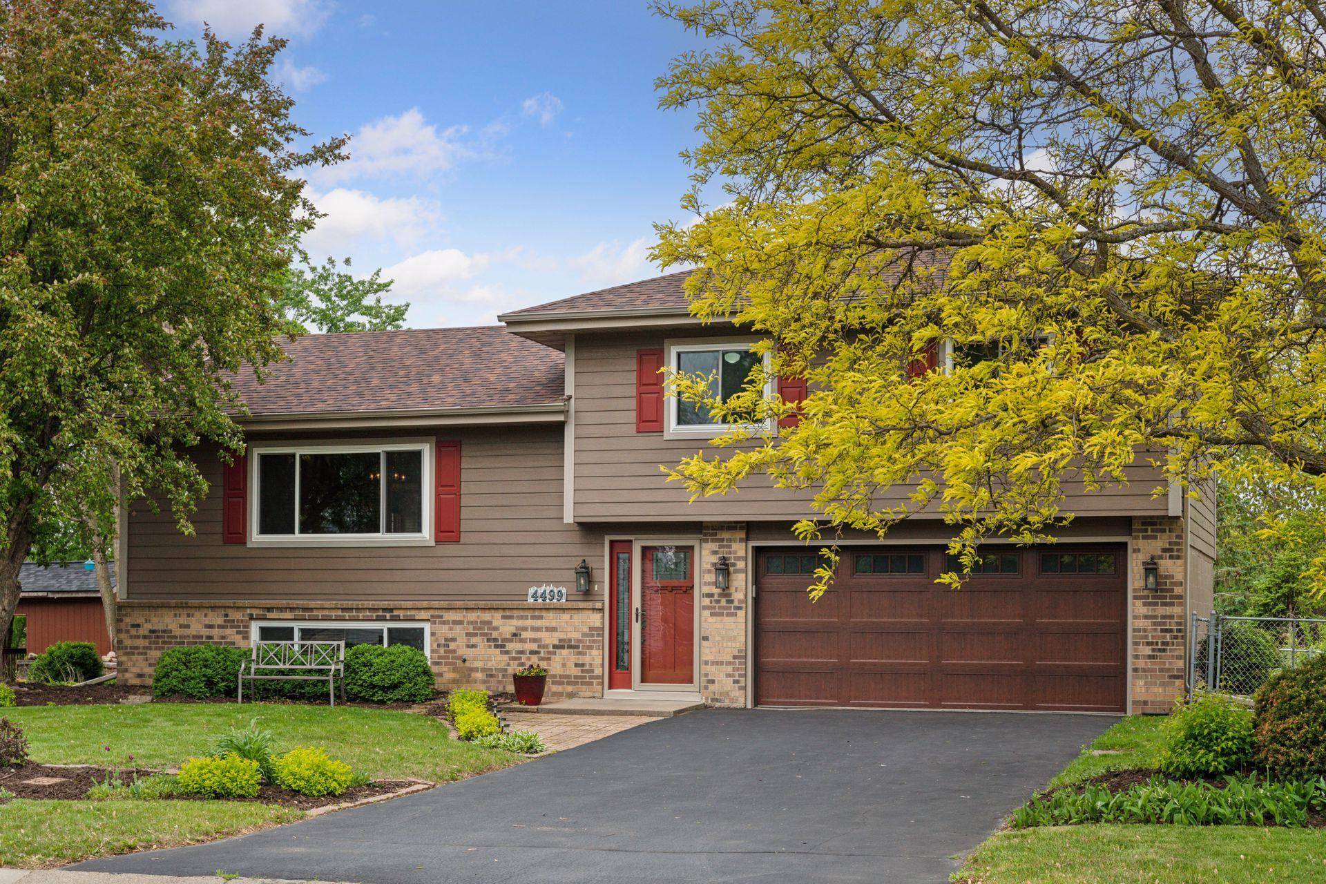 Vadnais Heights, MN 55127,4499 Oakhurst AVE
