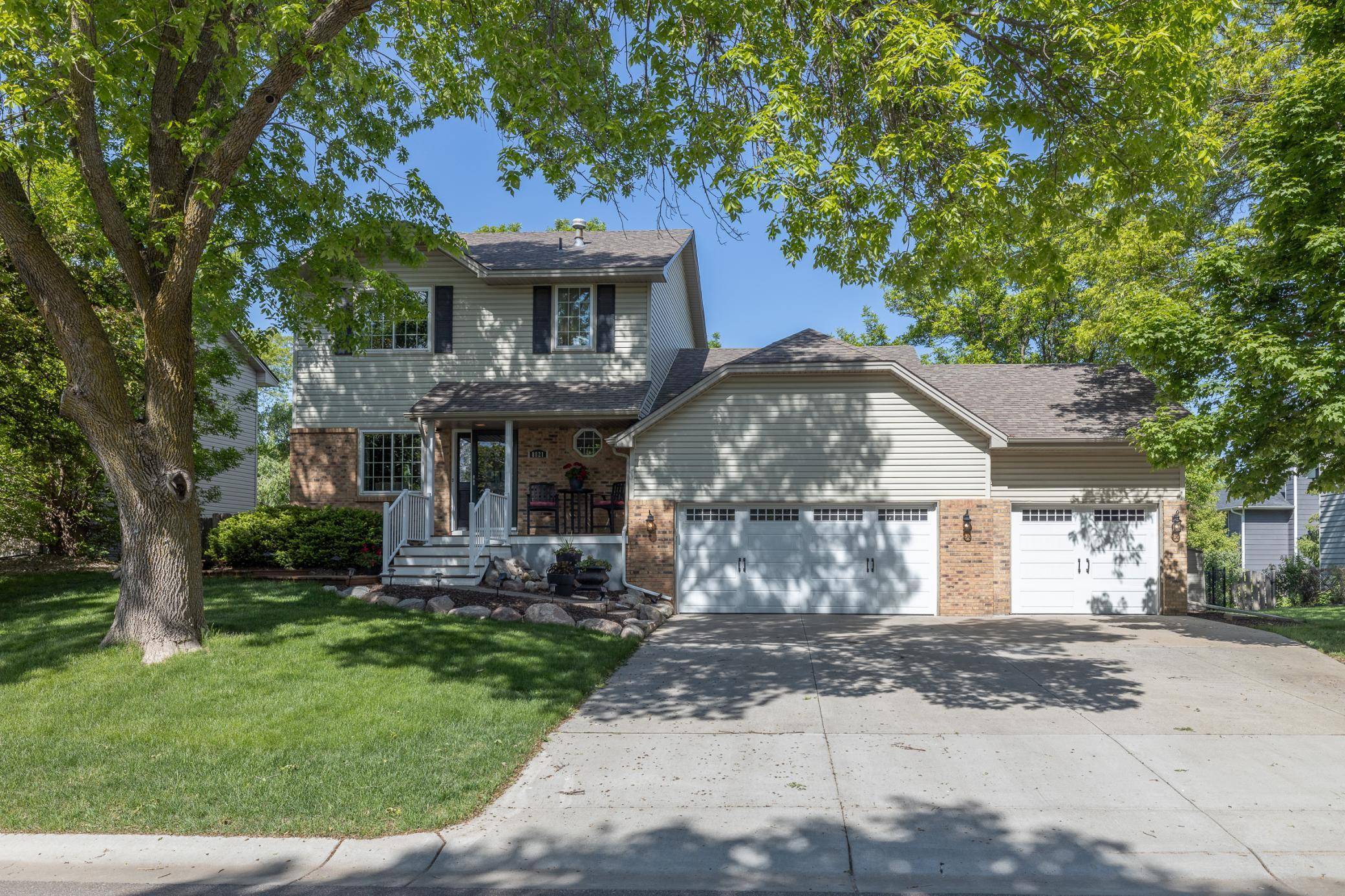 Maple Grove, MN 55369,8821 Jonquil LN N