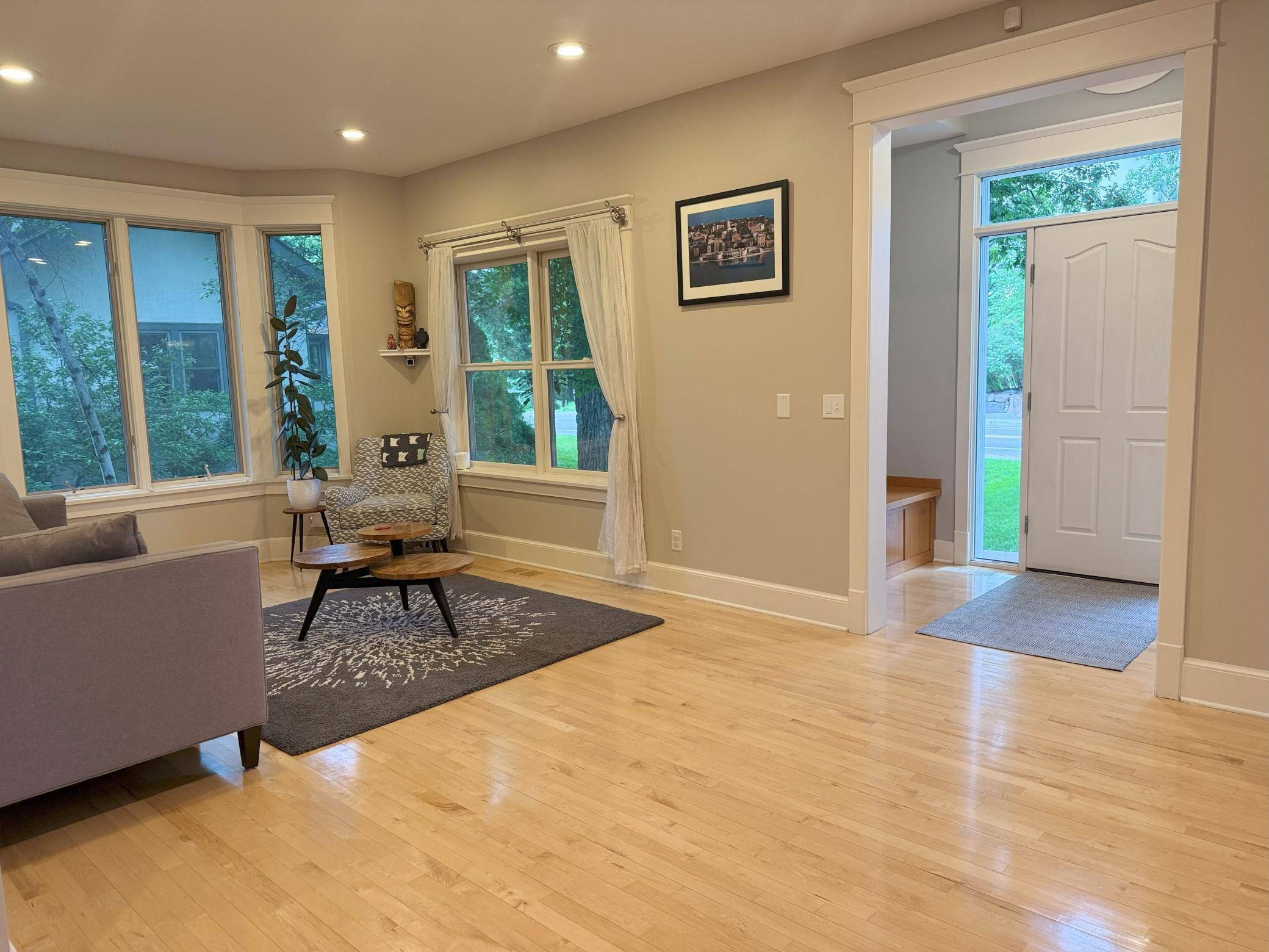 Edina, MN 55410,4312 France AVE S