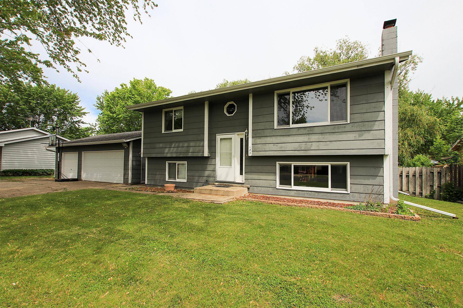 Montrose, MN 55363,122 Crystal CT