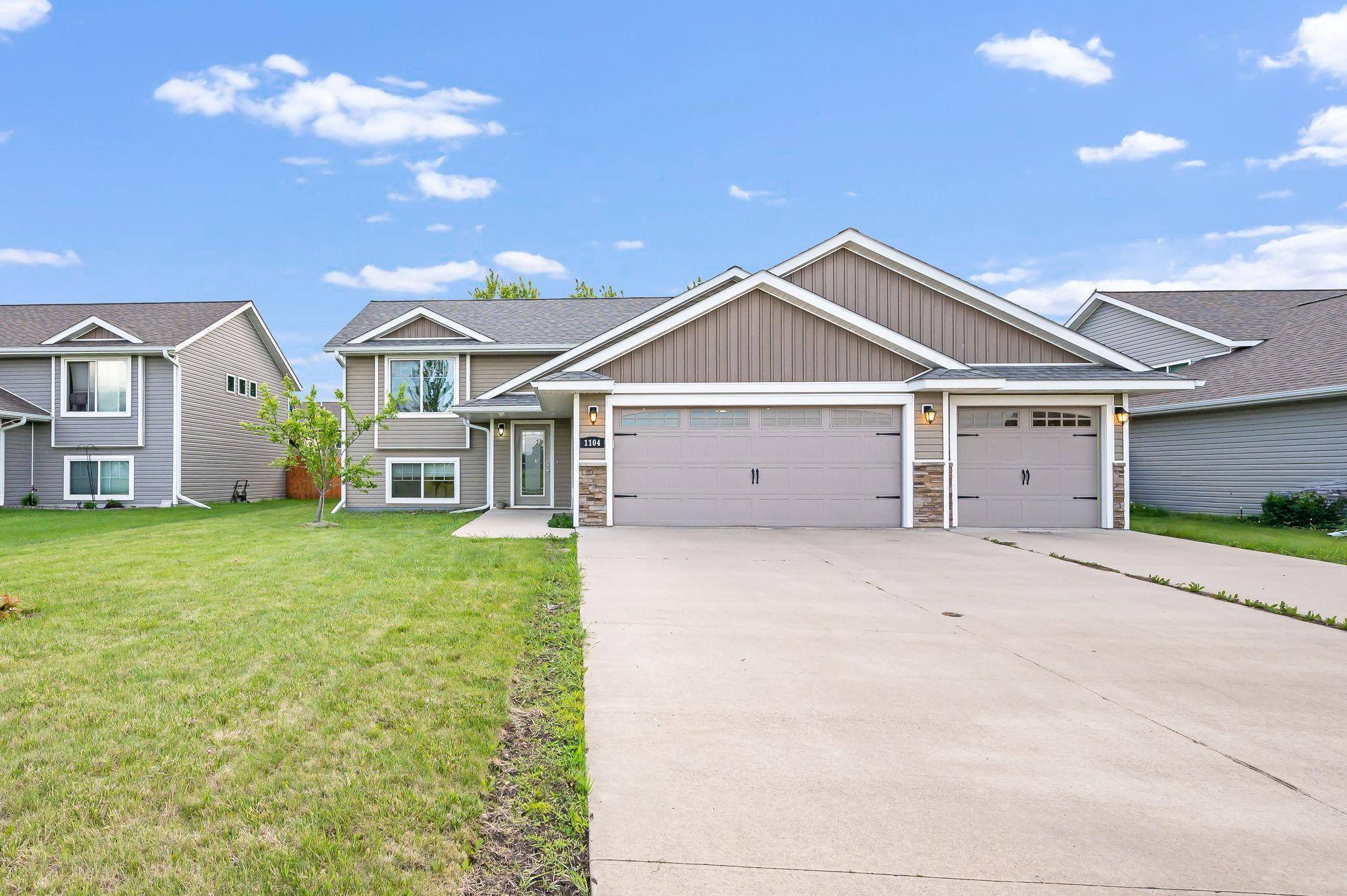 Mankato, MN 56001,1104 Heron DR