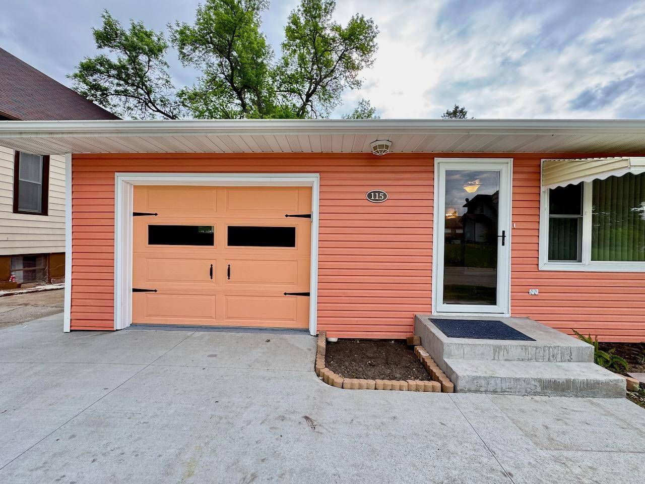 Pelican Rapids, MN 56572,115 1st ST SE