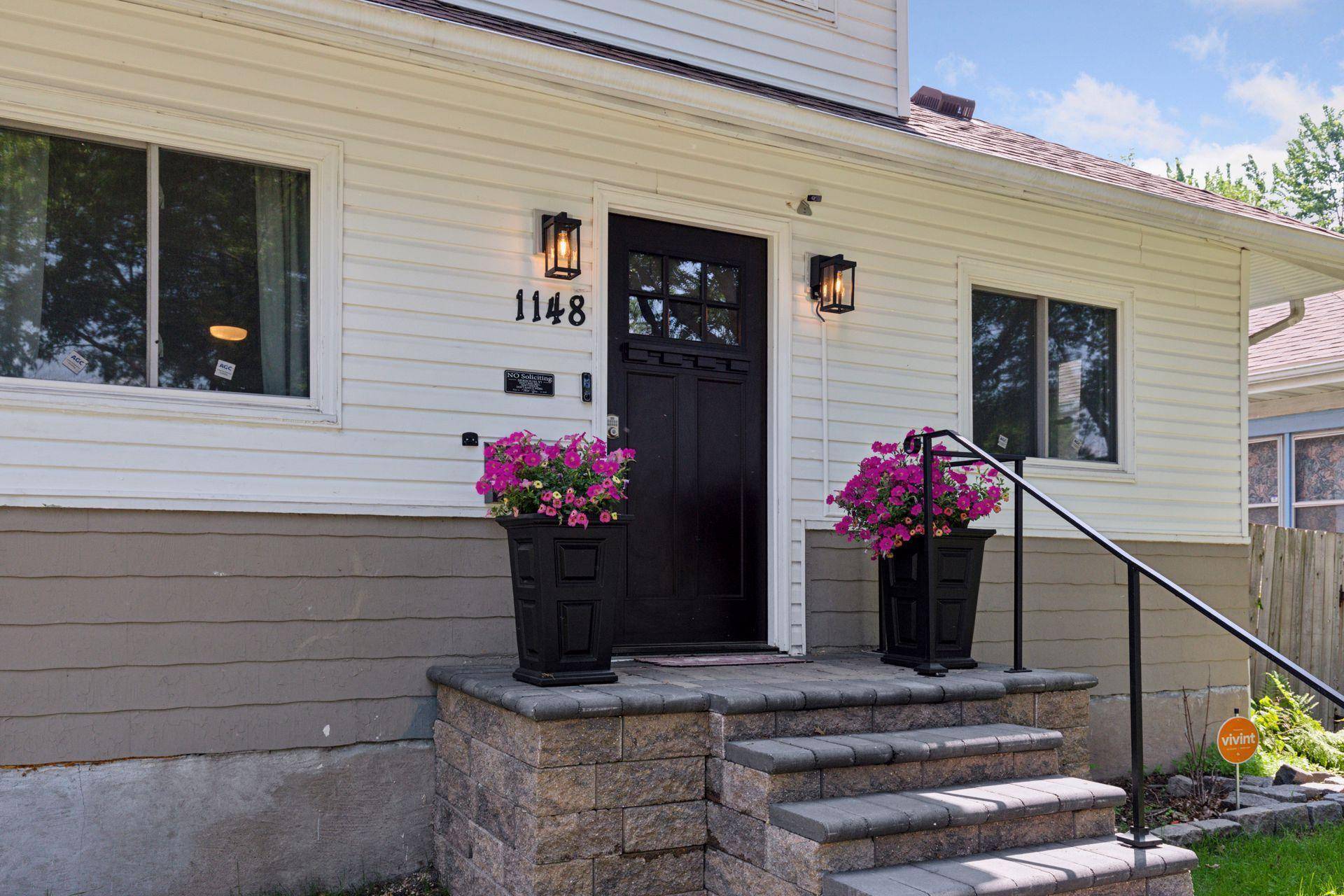 Saint Paul, MN 55106,1148 Geranium AVE E