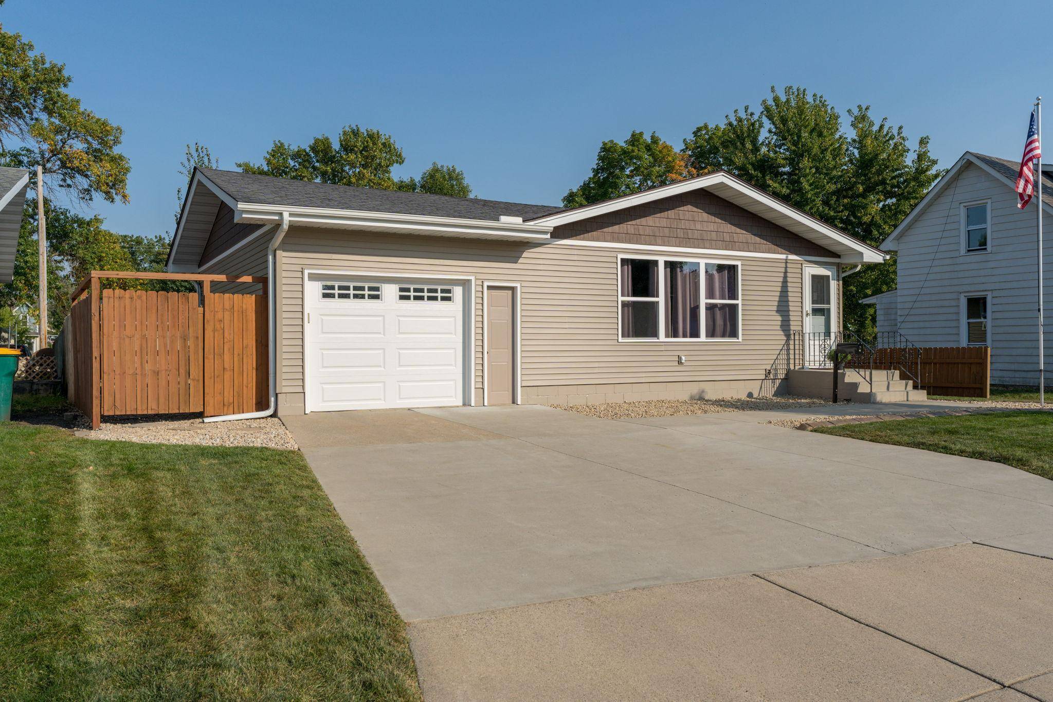 Montgomery, MN 56069,609 4th ST NE