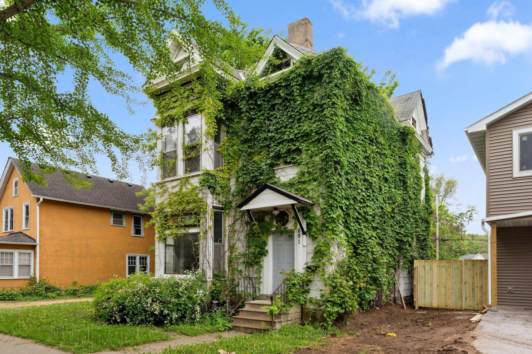 Saint Paul, MN 55130,691 Burr ST