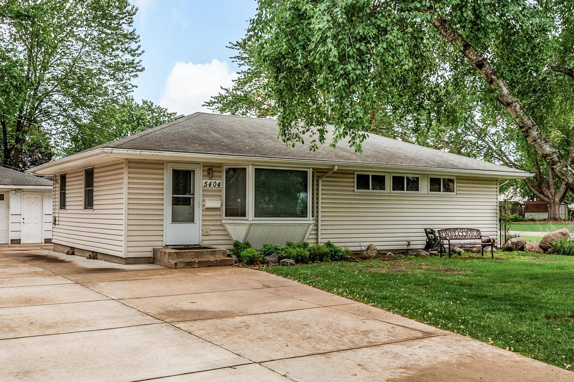 Crystal, MN 55429,5404 Welcome AVE N