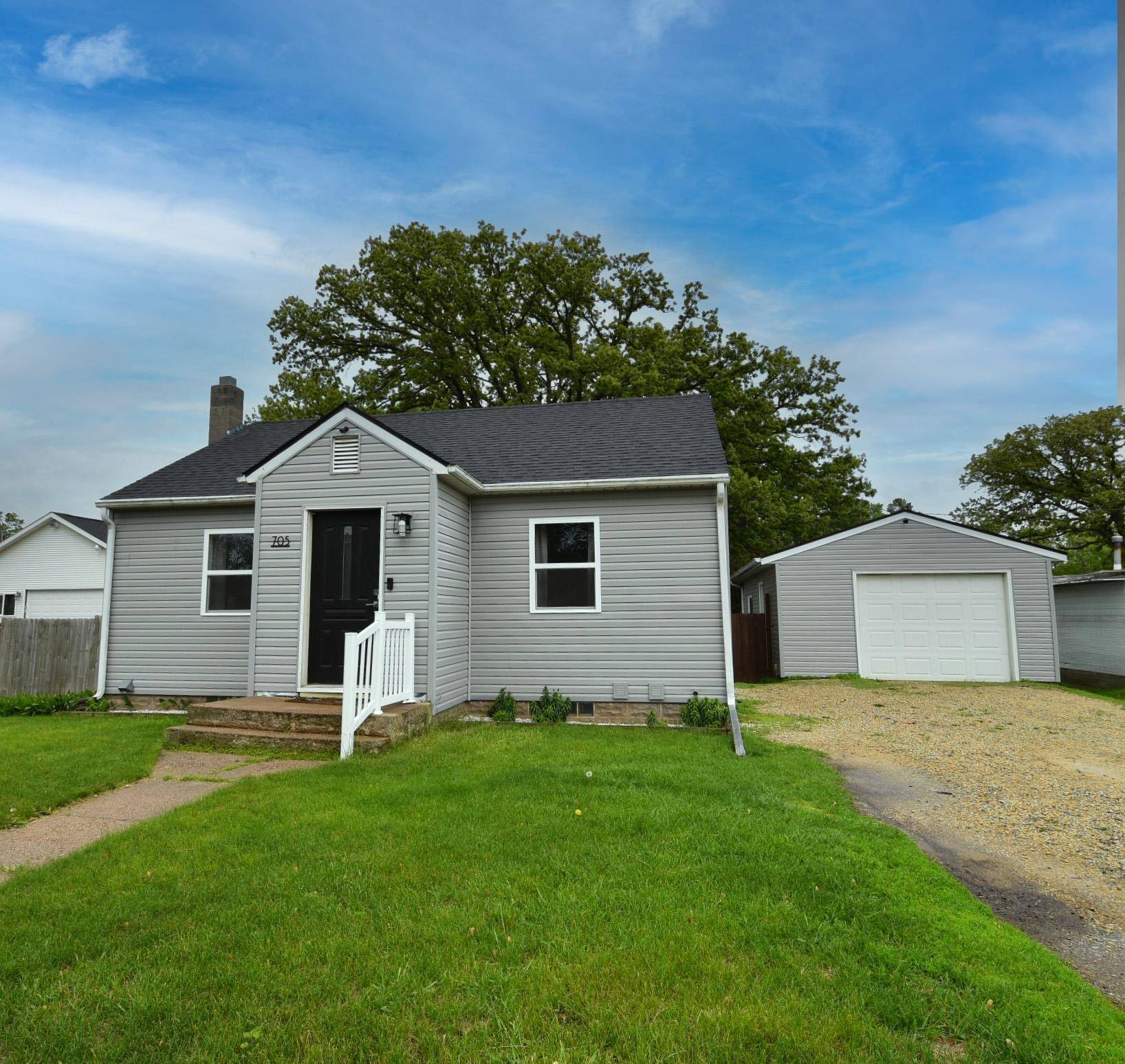 Pine Island, MN 55963,705 1st AVE SE