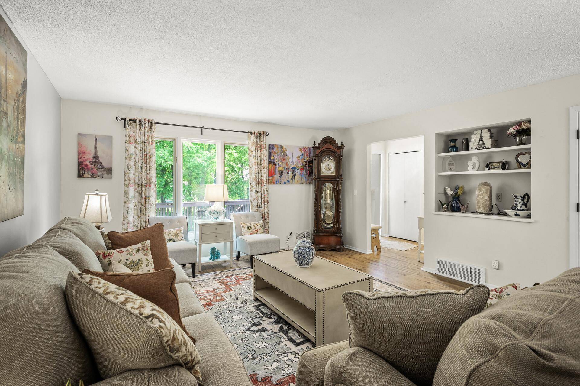Burnsville, MN 55337,37 Birnamwood DR