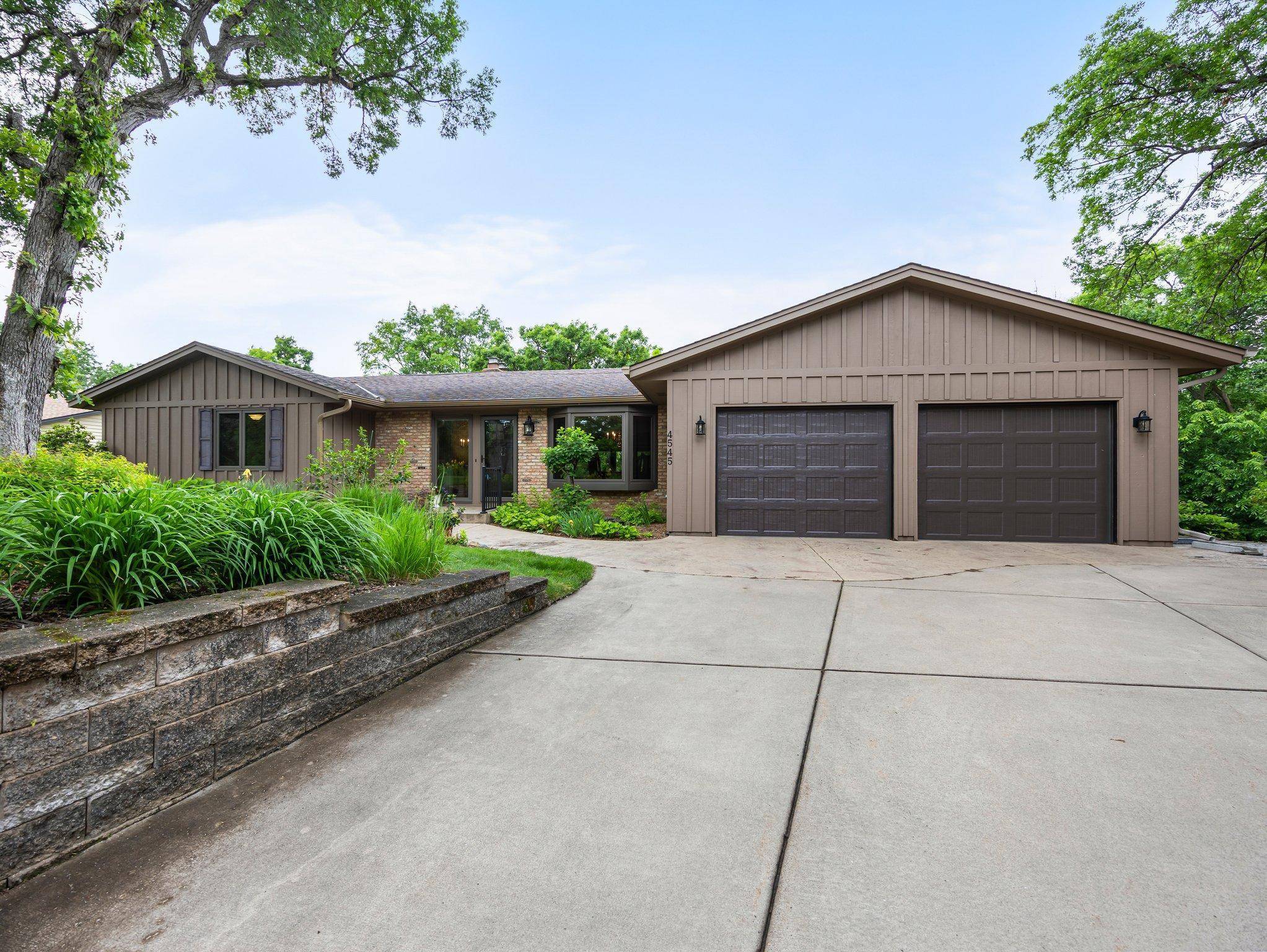 Eagan, MN 55123,4545 Ridgeview DR