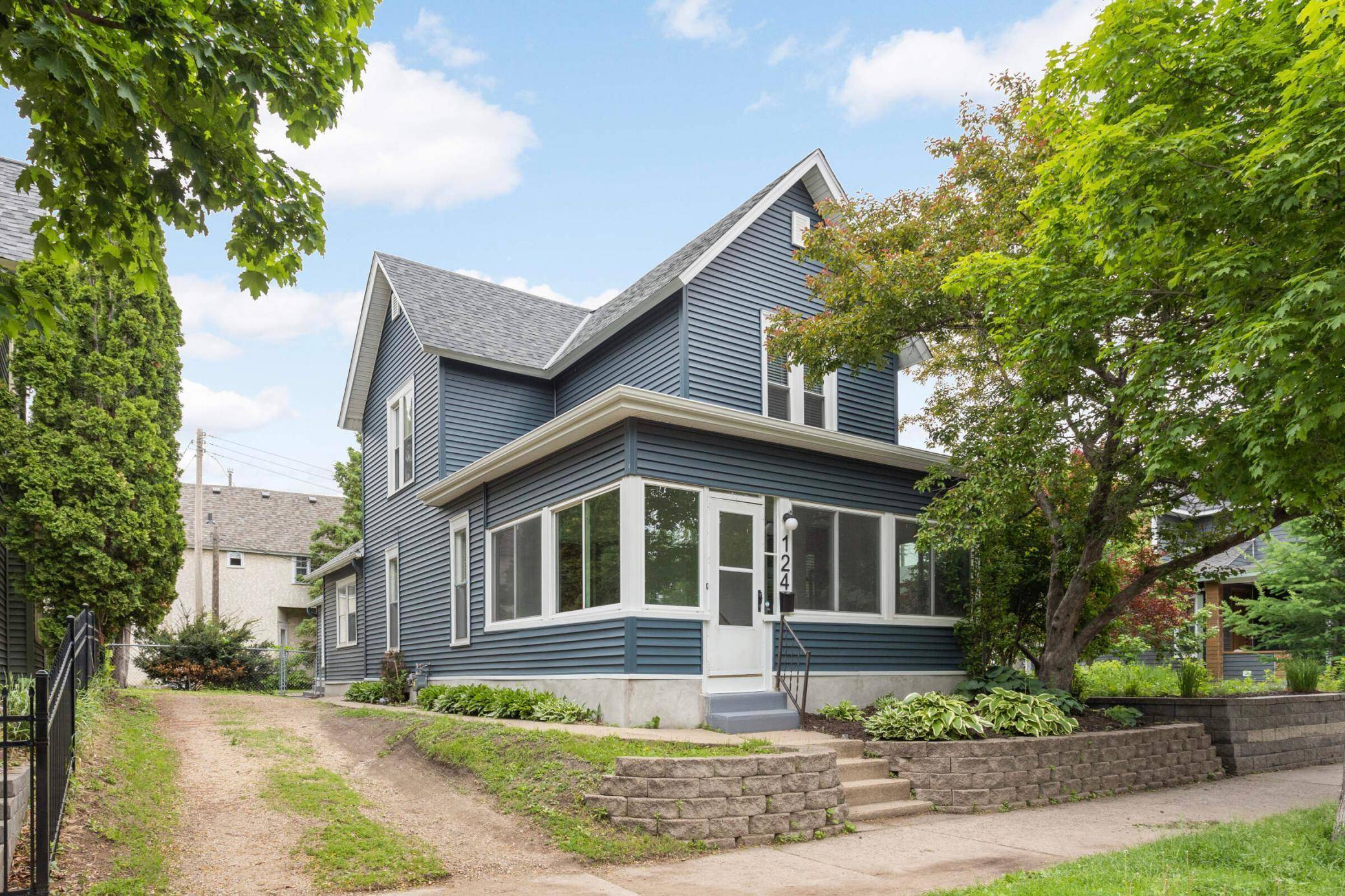 Minneapolis, MN 55408,124 W 27th ST