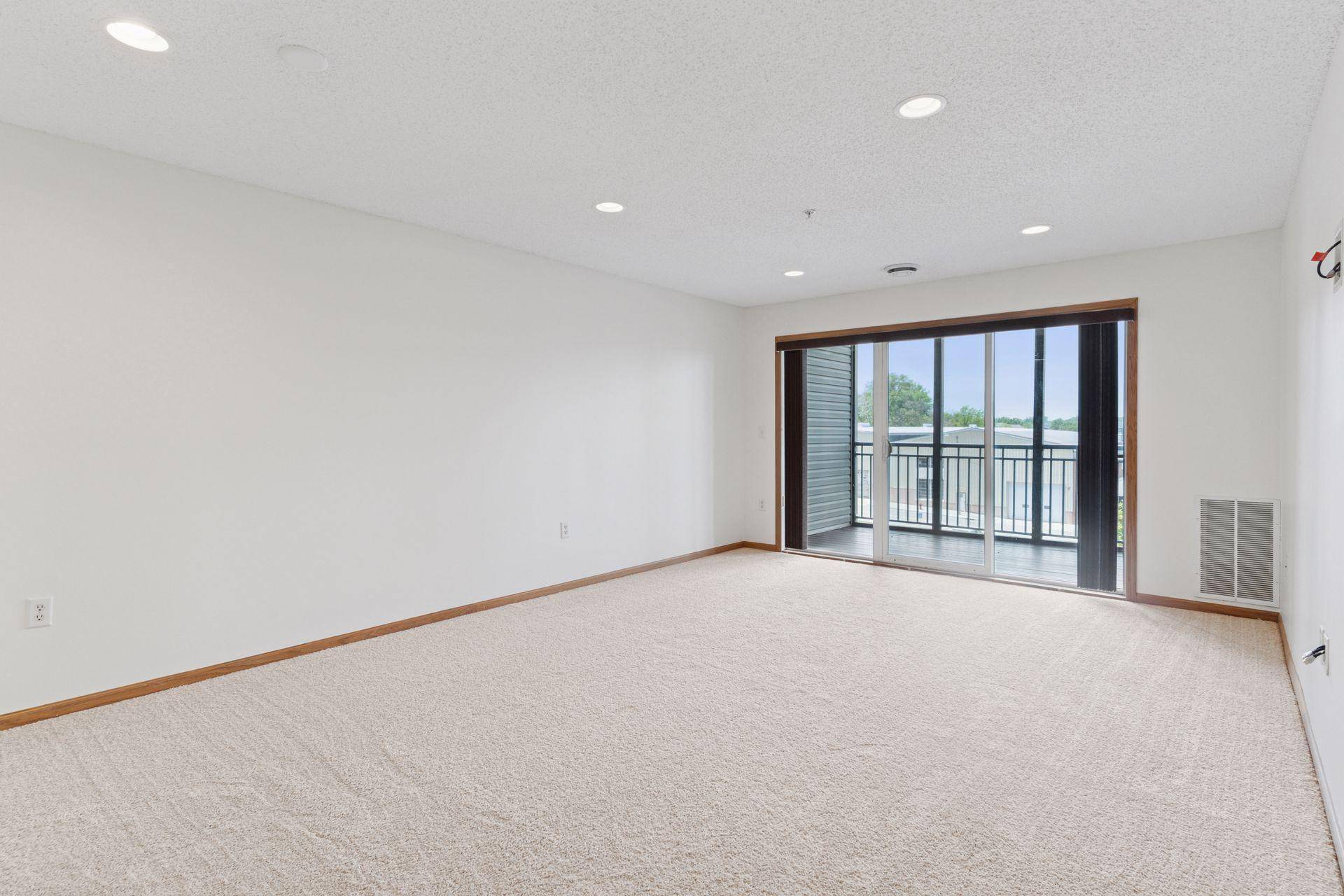 North Saint Paul, MN 55109,2231 Penn PL #224