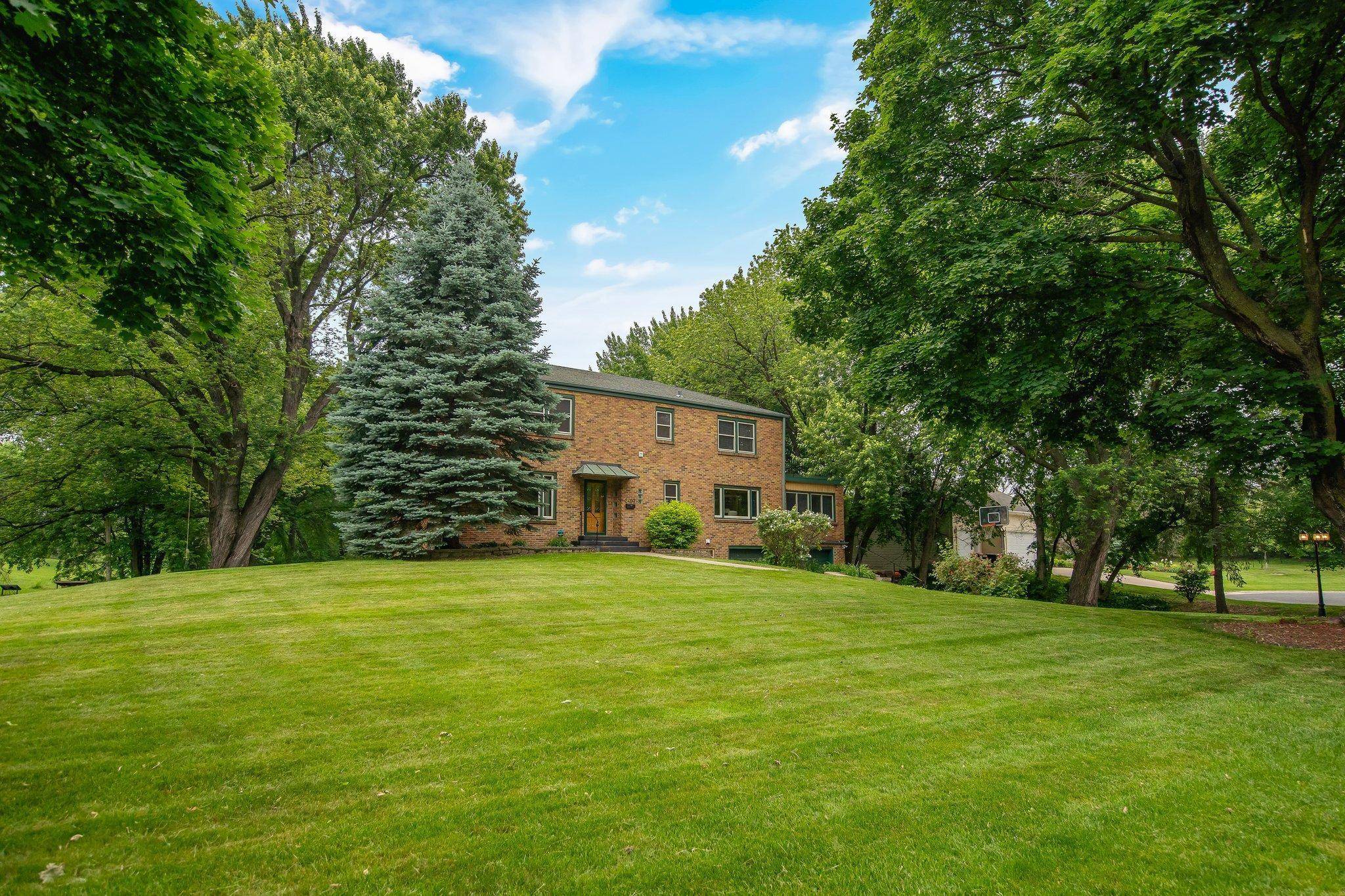 South Saint Paul, MN 55075,2407 Burma LN