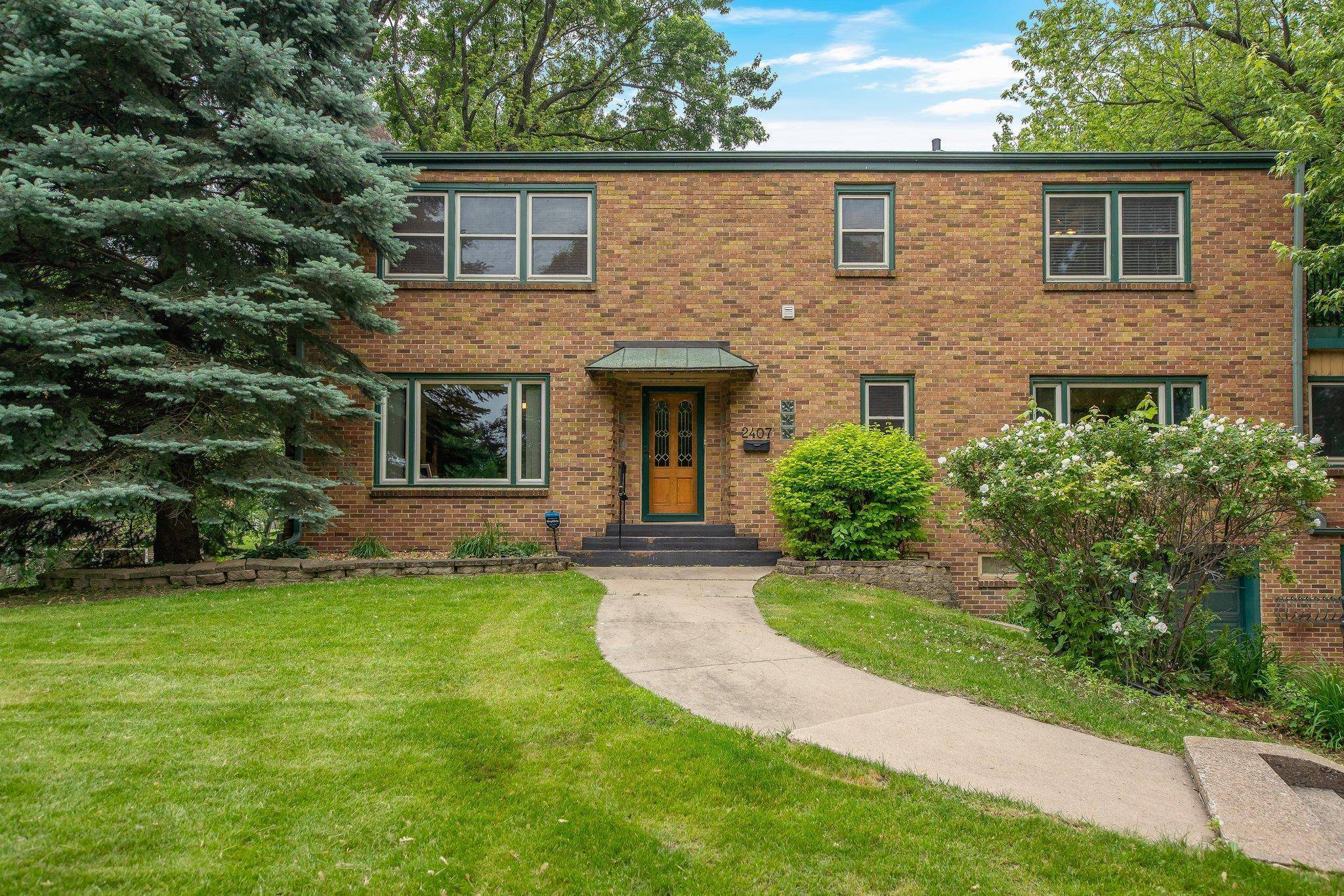 South Saint Paul, MN 55075,2407 Burma LN