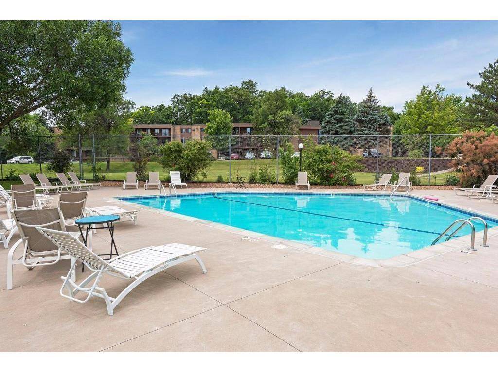 Minnetonka, MN 55343,5697 Green Circle DR #304