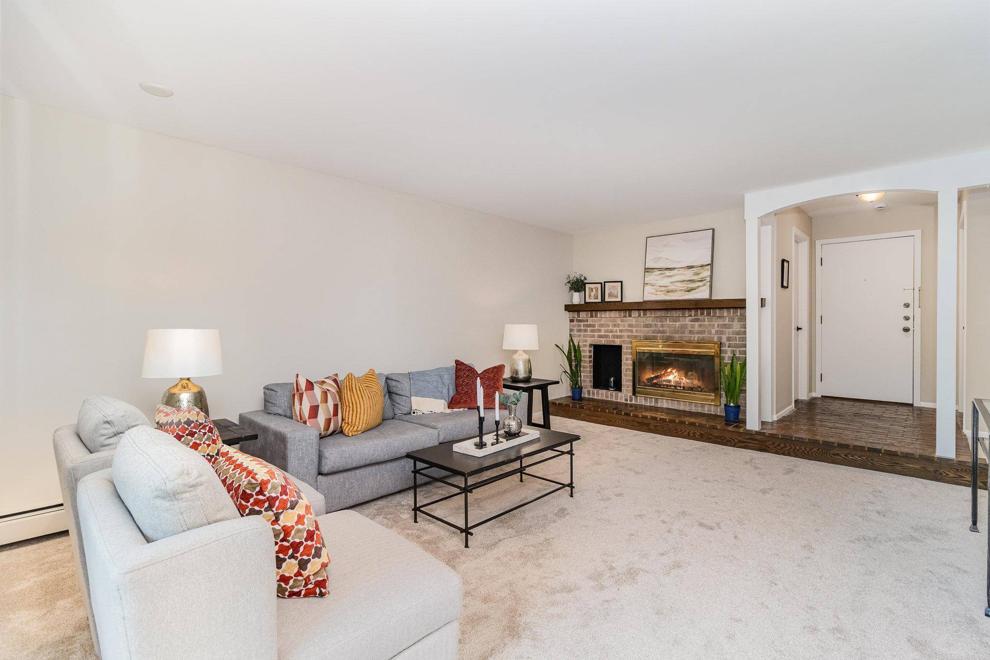 Edina, MN 55436,6085 Lincoln DR #220