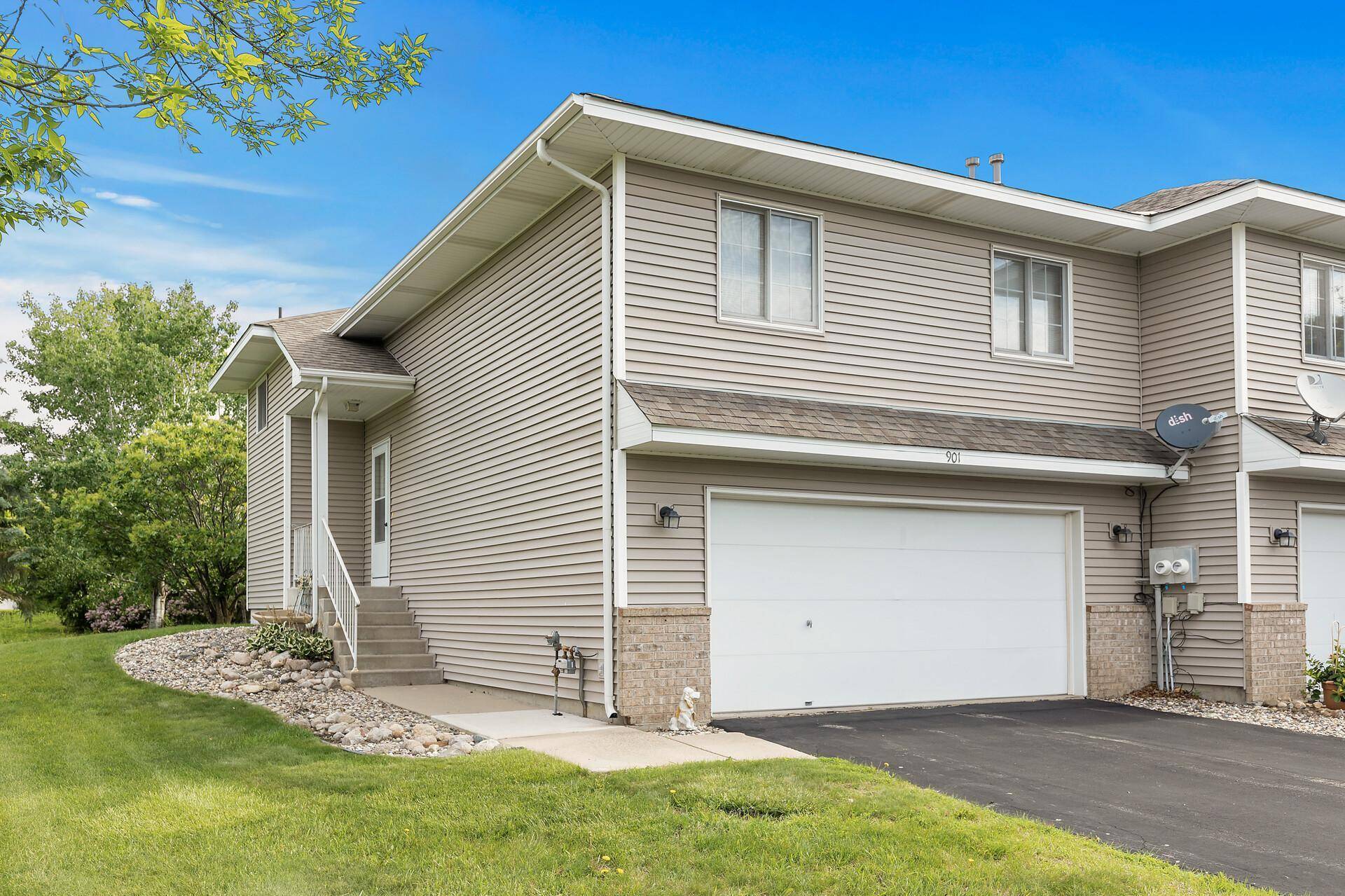 Waconia, MN 55387,901 Countryside RD