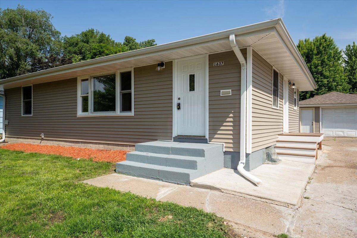 Columbia Heights, MN 55421,1637 37th AVE NE
