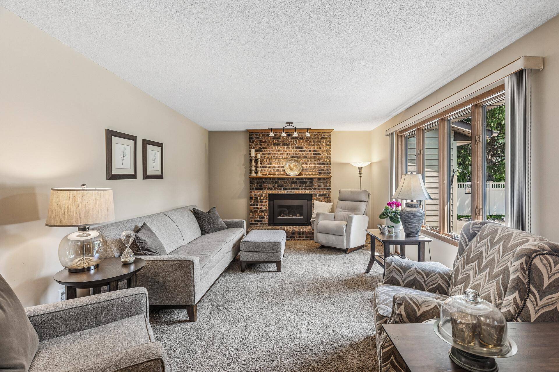Saint Paul, MN 55119,953 Oak View CT