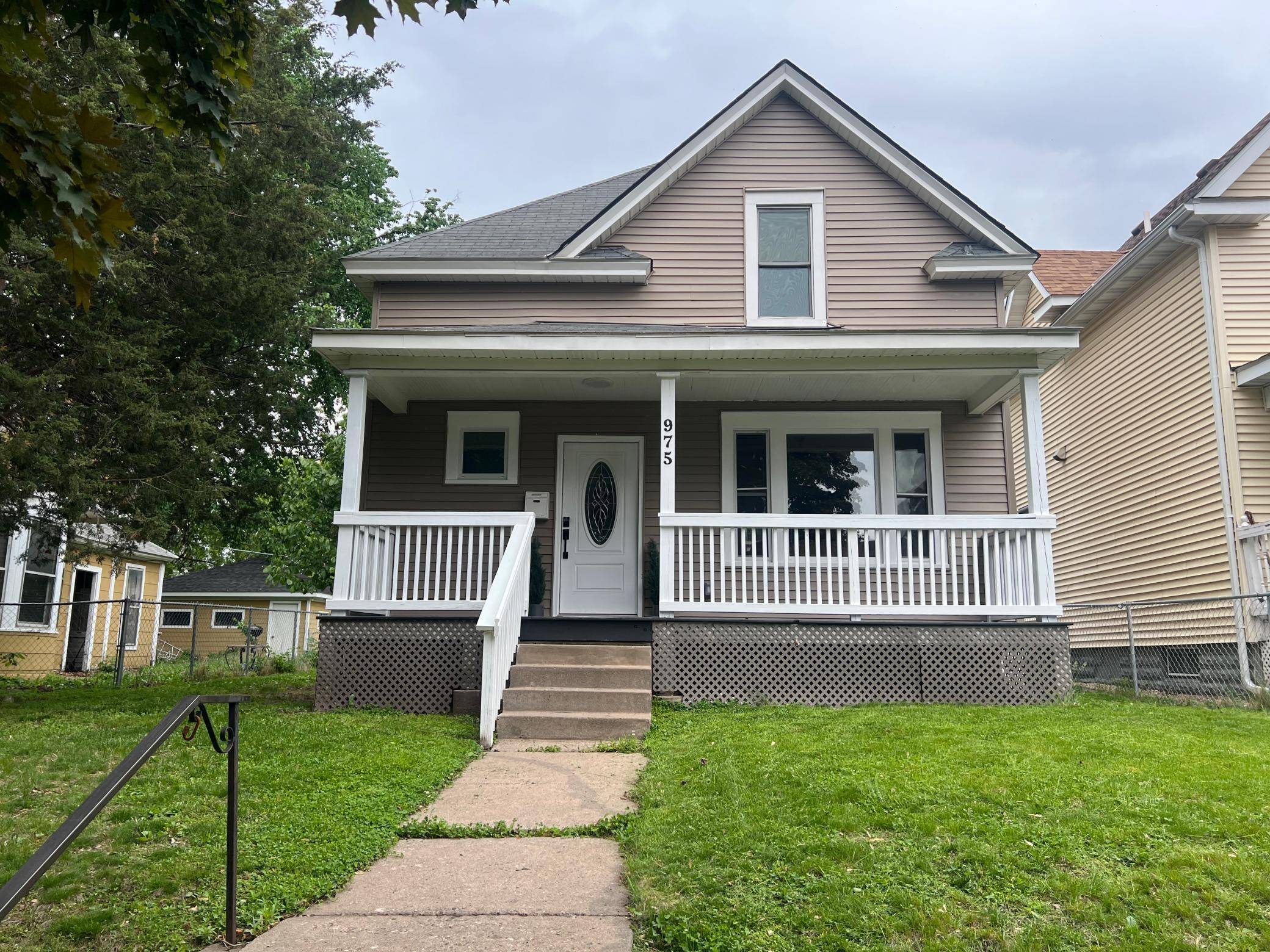 Saint Paul, MN 55106,975 4th ST E